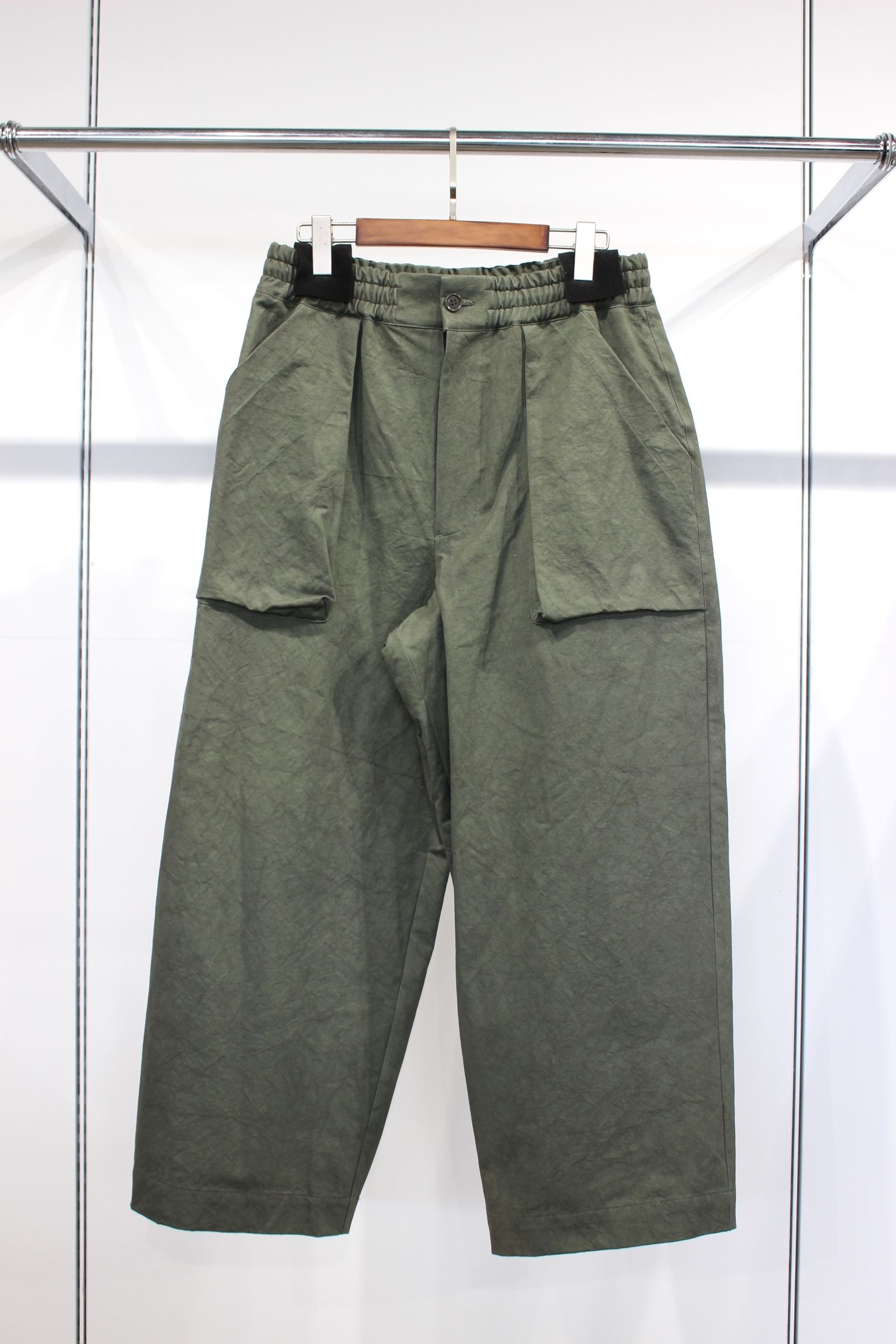 [ラスト1点] SUN DRYING LIGHT HAND TWIL Wide Tapered Easy Pants | OLIVE | ワイドテーパードパンツ