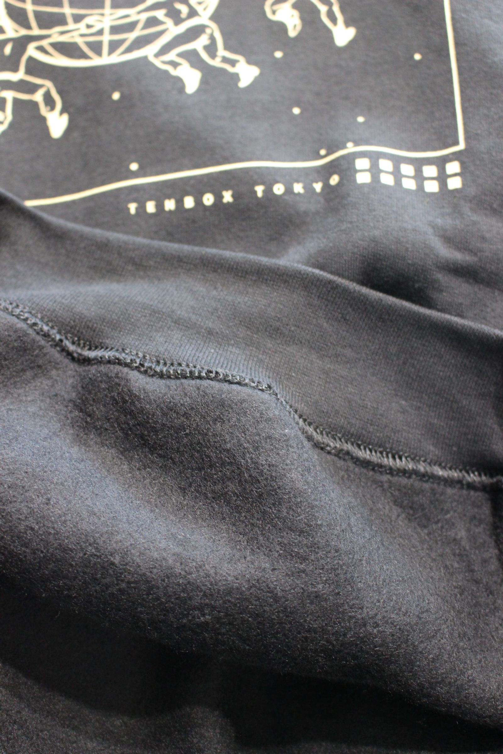 Small World Hoodie/BLACK【10/1 発売】