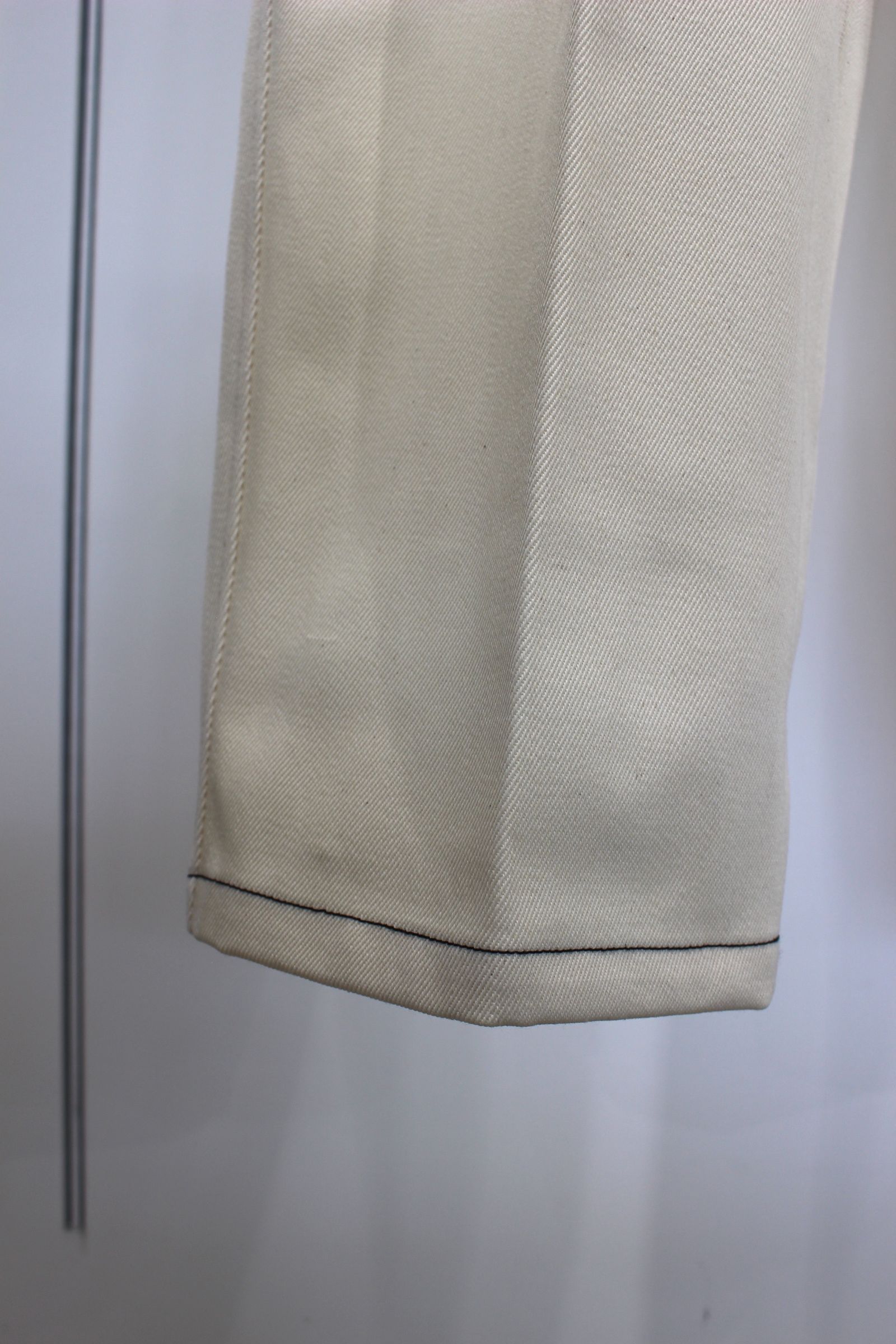 BELTED W/C TUCK WIDE PANTS/WHITE