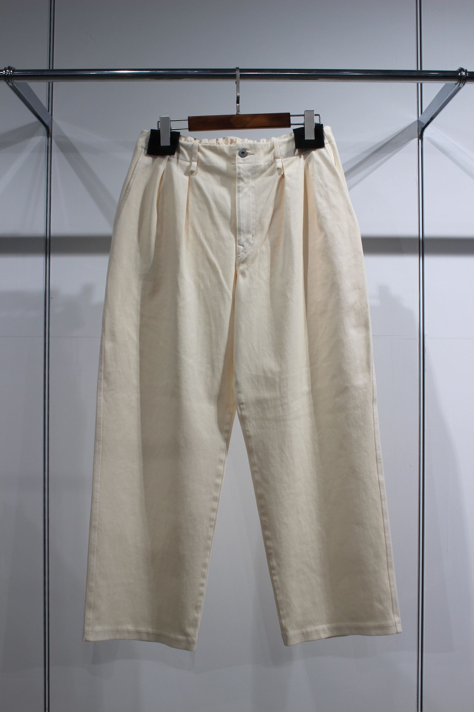 [ラスト1点] DENIM 2TUCK EZ WIDE SLACKS -ECRU- | ECRU | ニットデニム