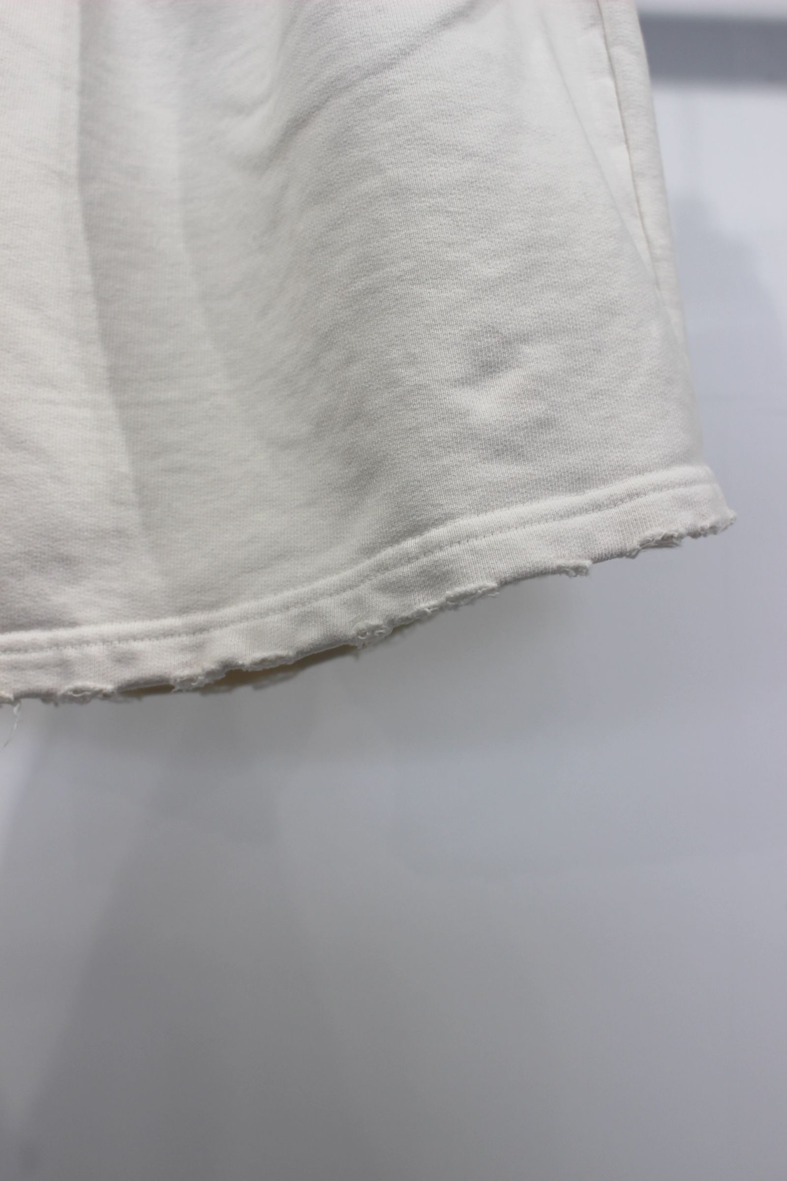 TUCK SWEAT SHORTS/WHITE