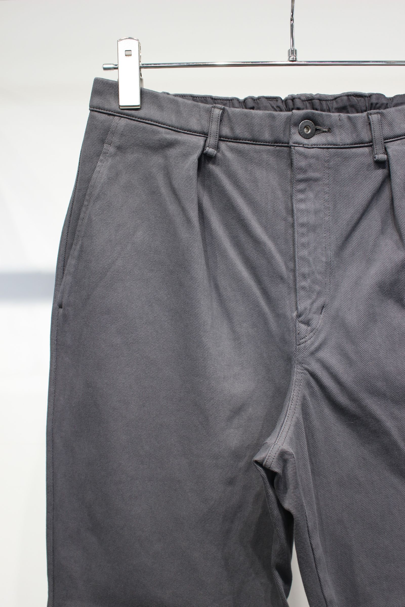 DENIM 1TUCK EZ TAPERED PANTS -slate gray- | SLATE GRAY | ニットデニム