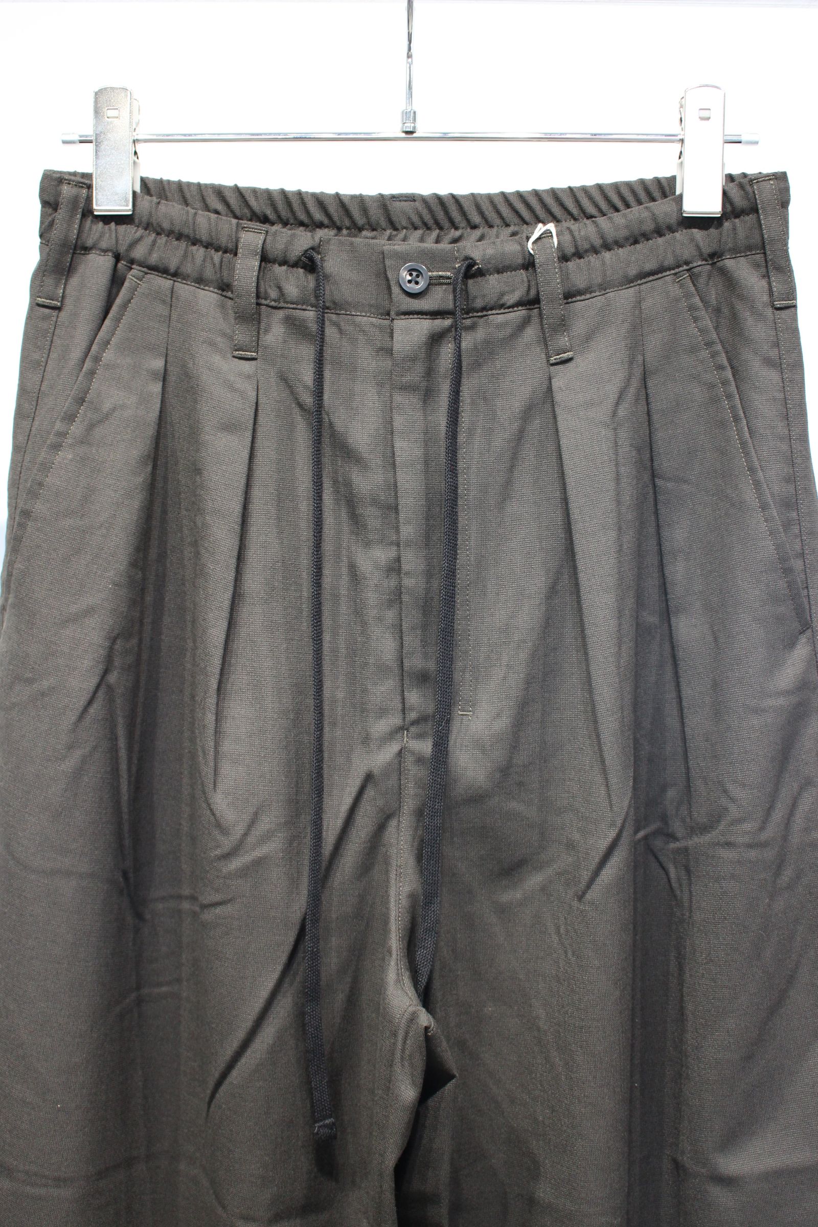 WOOL CALMSSKIN TUCK EASY SLACKS | OLIVE | スラックス