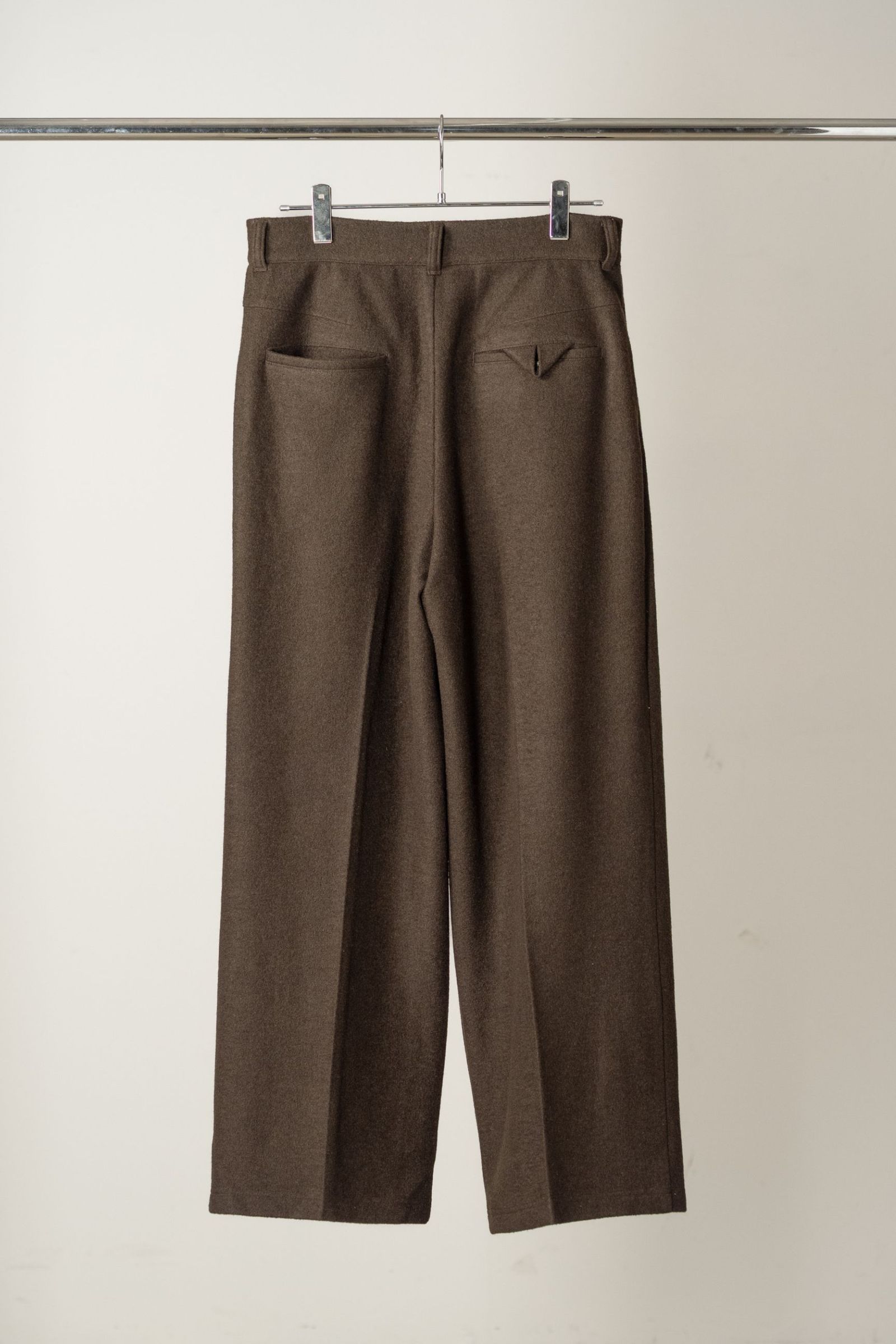 WOOL CUT WIDE TUCK SLACKS | D.BROWN | スラックス