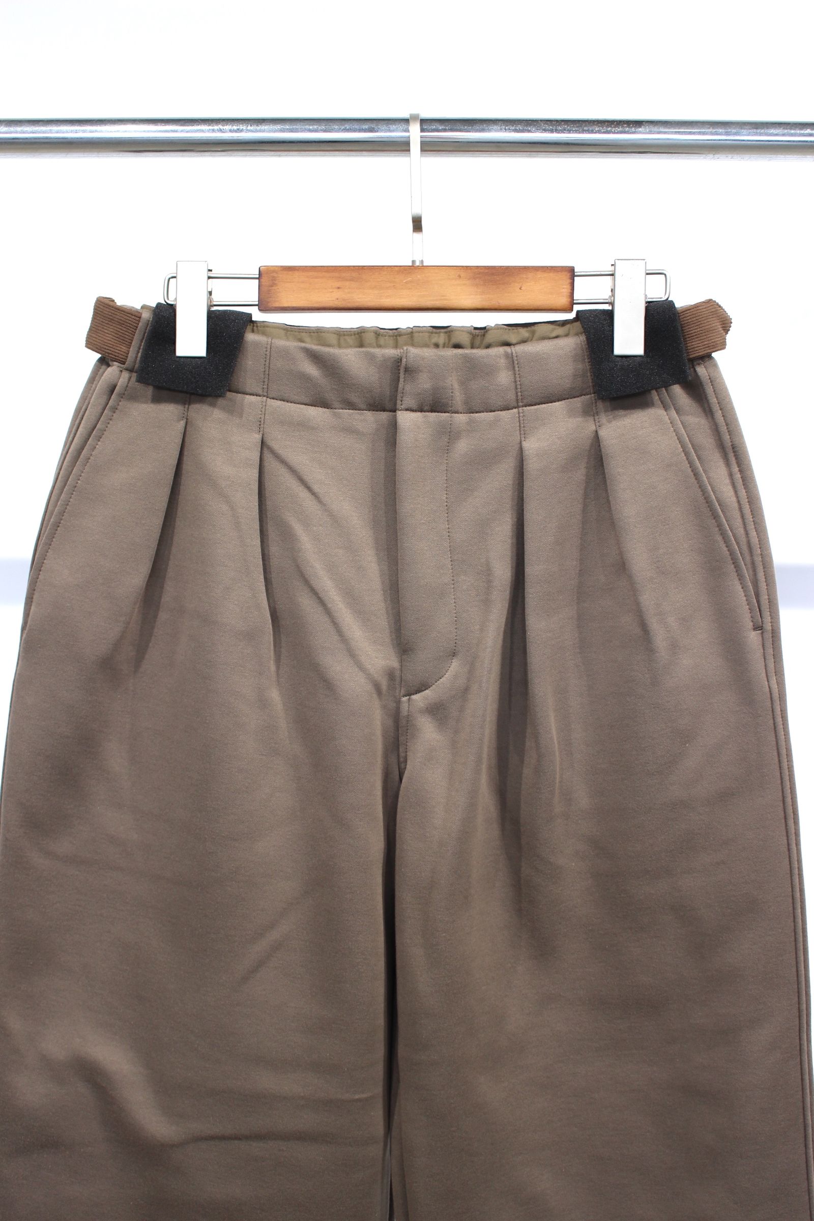 STRAIGHT SILHOUETTE TAB PANTS -solid-/MOCHA