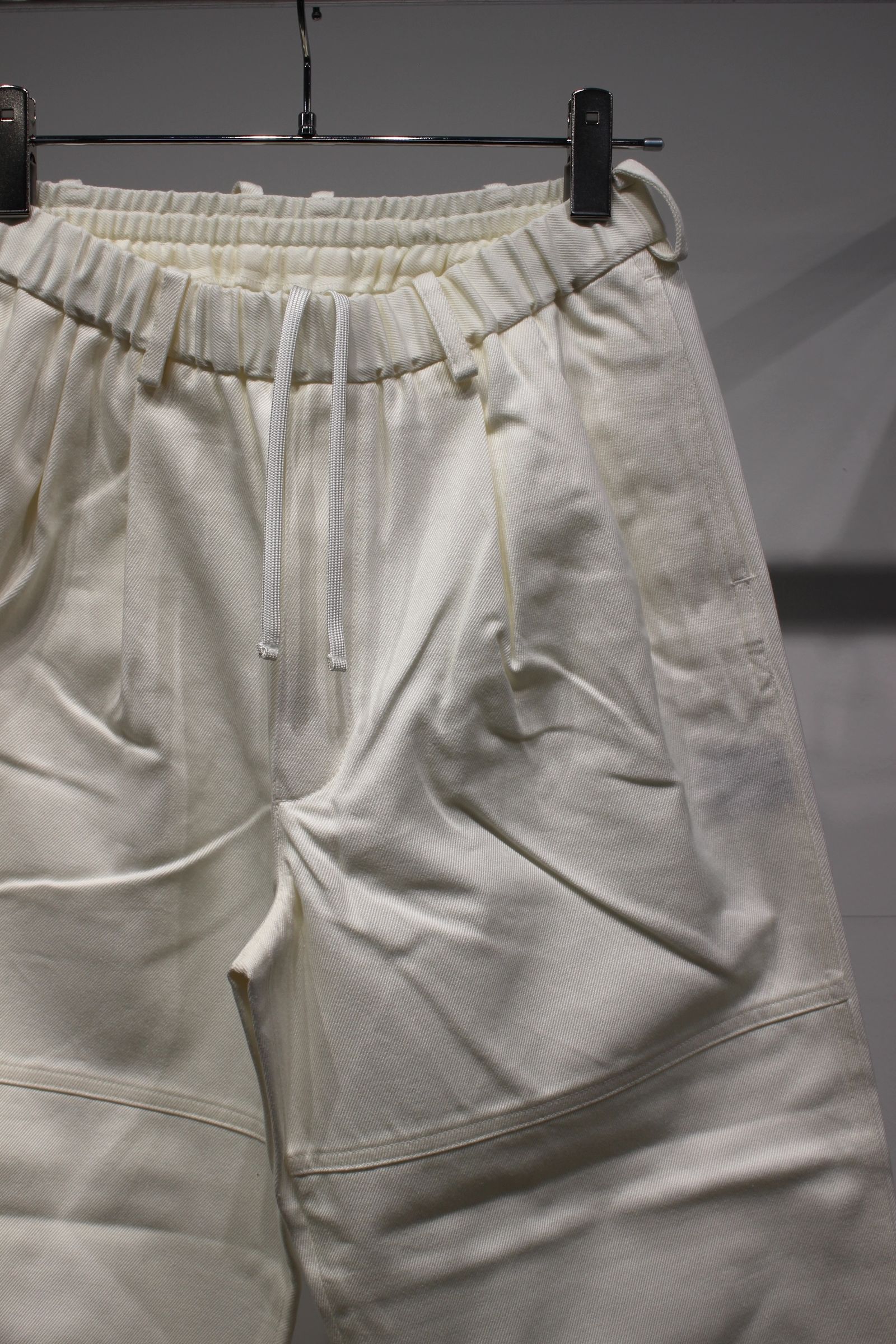 FULLER CHINO CROSS BOLD FIT PANTS | WHITE | ワイドパンツ