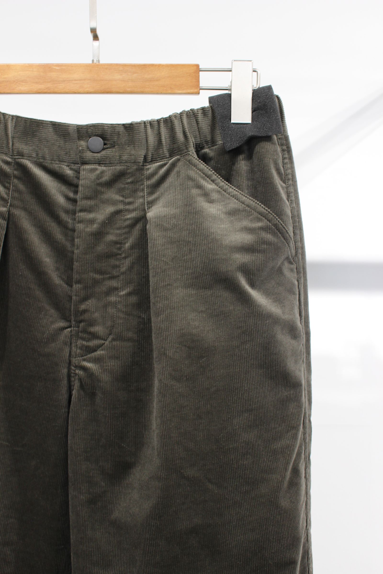 DEVIN Cords Ez Trousers | OLIVE | パンツ