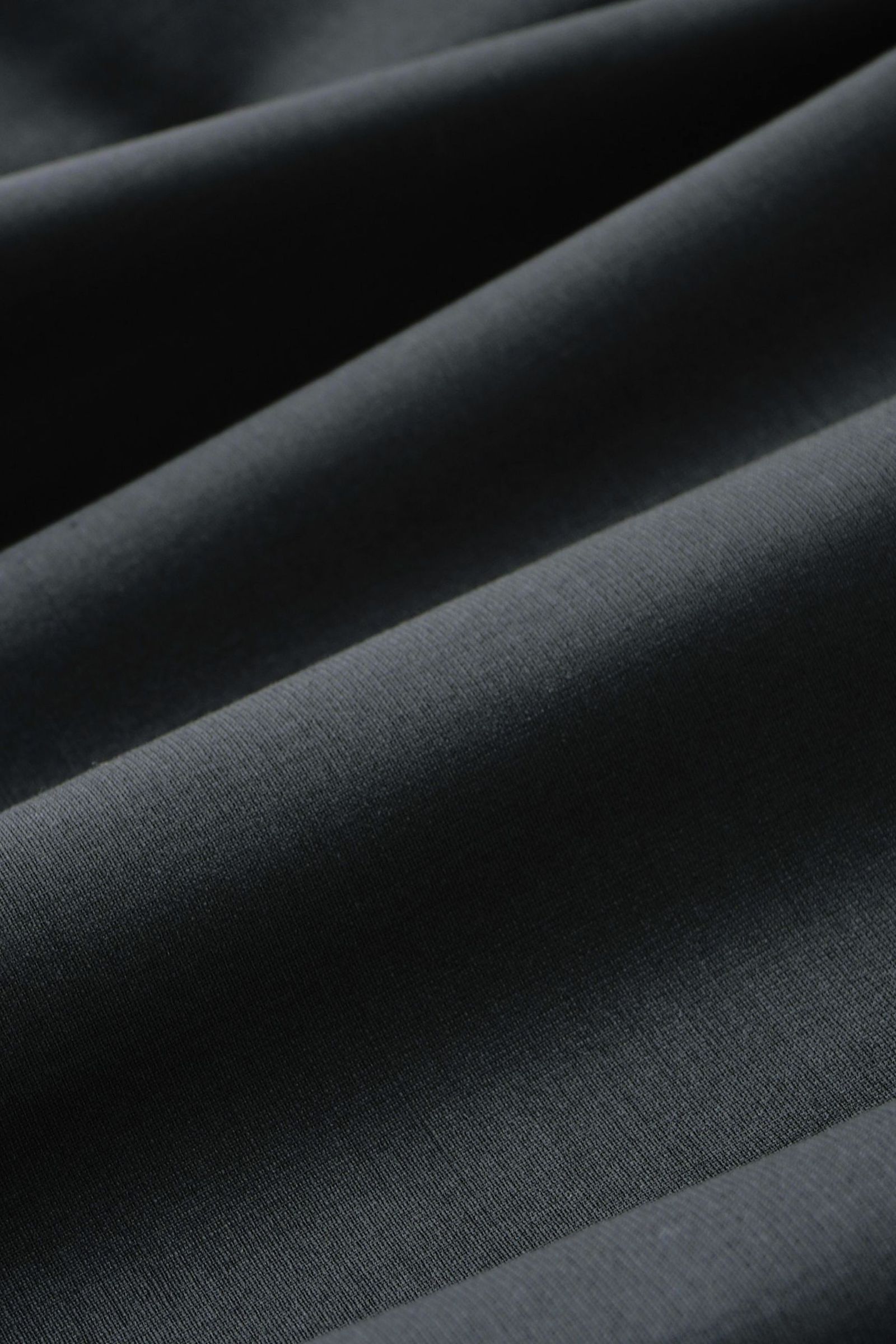 WOOL CALM SKIN STRAIGHT TROUSERS : DELTA SHAPE | BLACK | スラックス