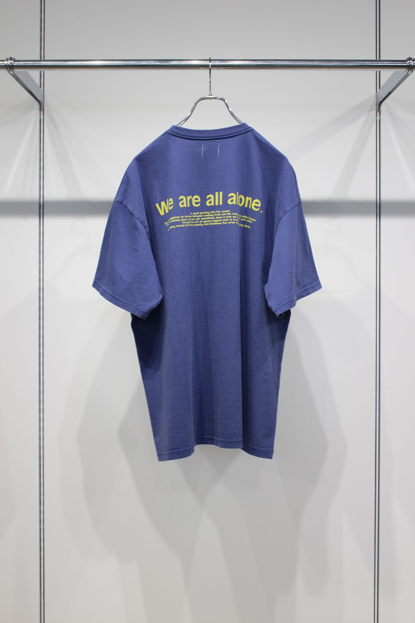 LOOSE FIT PRINT TEE : WE ARE ALL ALONE | BLUE | カットソー