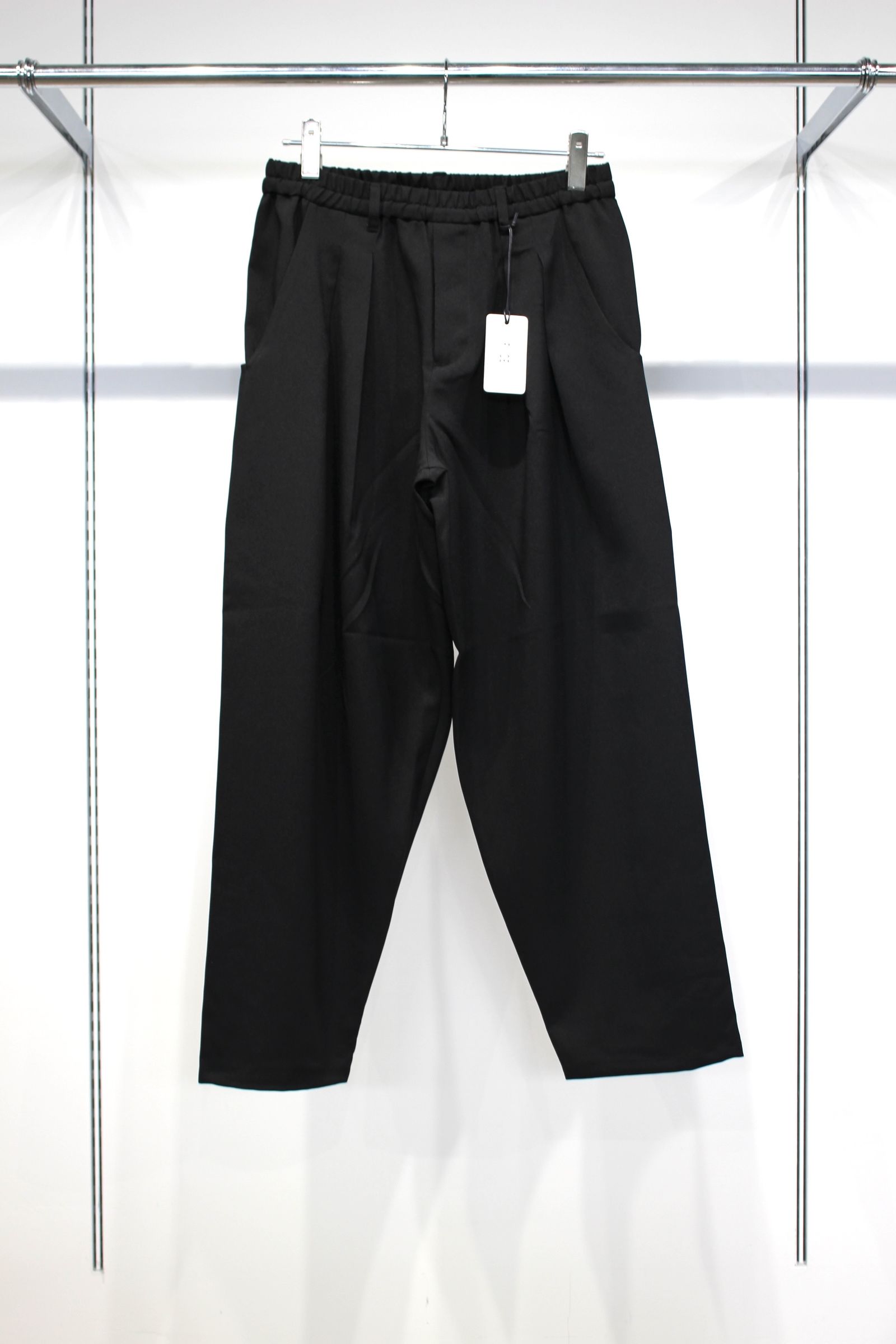 AIR BALLOON TROUSER | Black | バルーンテーパードパンツ
