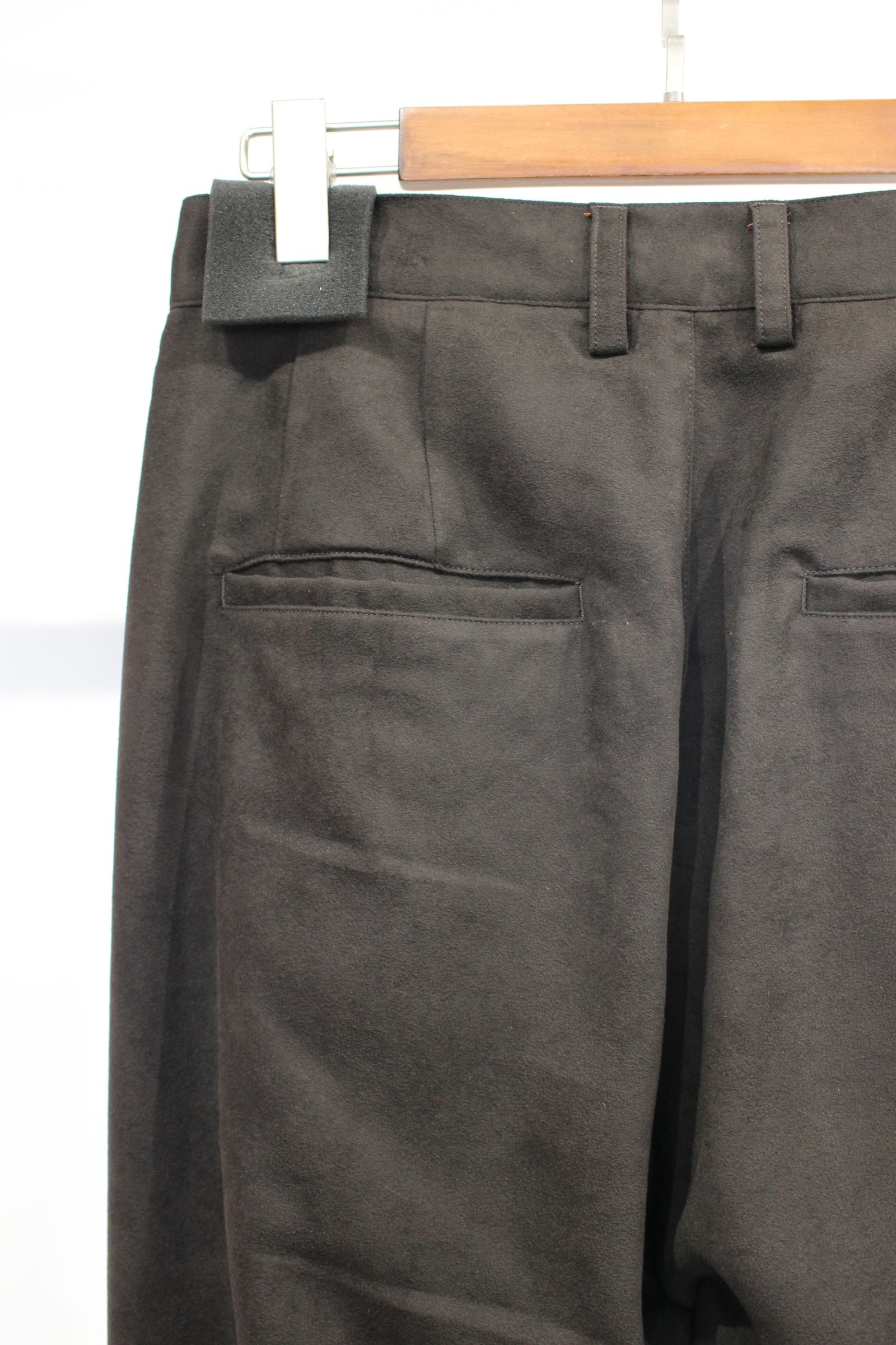 VEGAN LEATHER SIDE LINE PANTS | BLACK | ラインパンツ