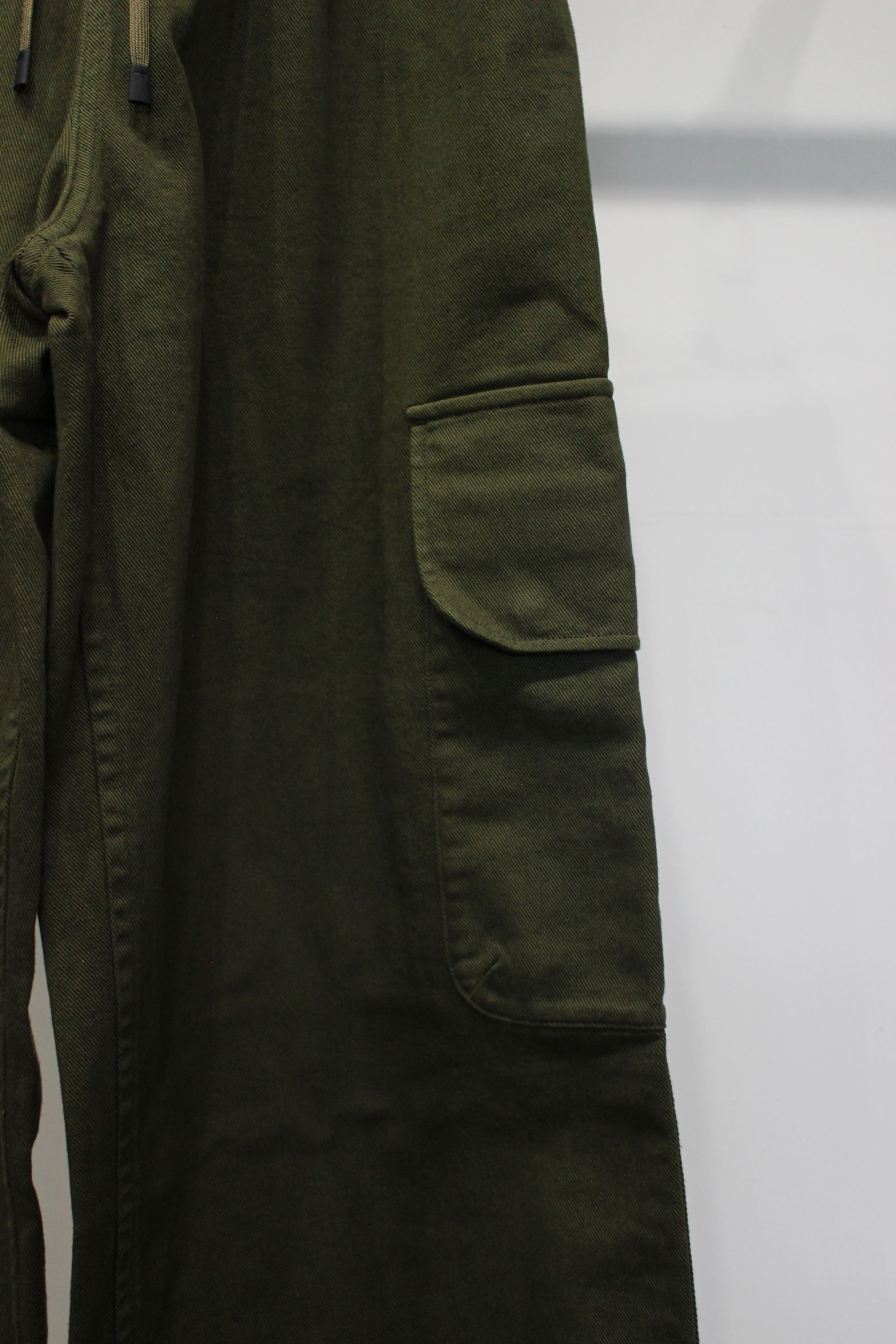 RILEY CARGO TROUSERS | OLIVE | カーゴパンツ