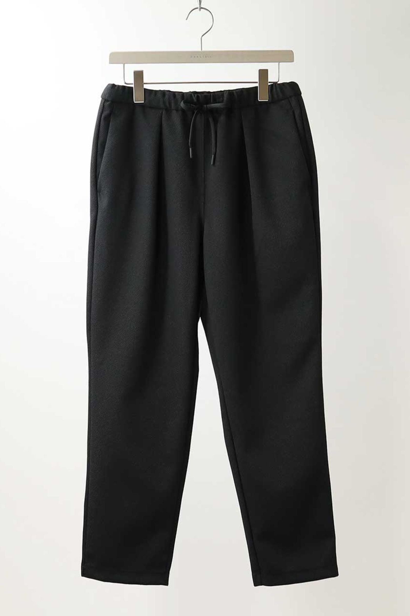 AIR PIQUE EZ TAPERED PANTS | BLACK | イージーパンツ