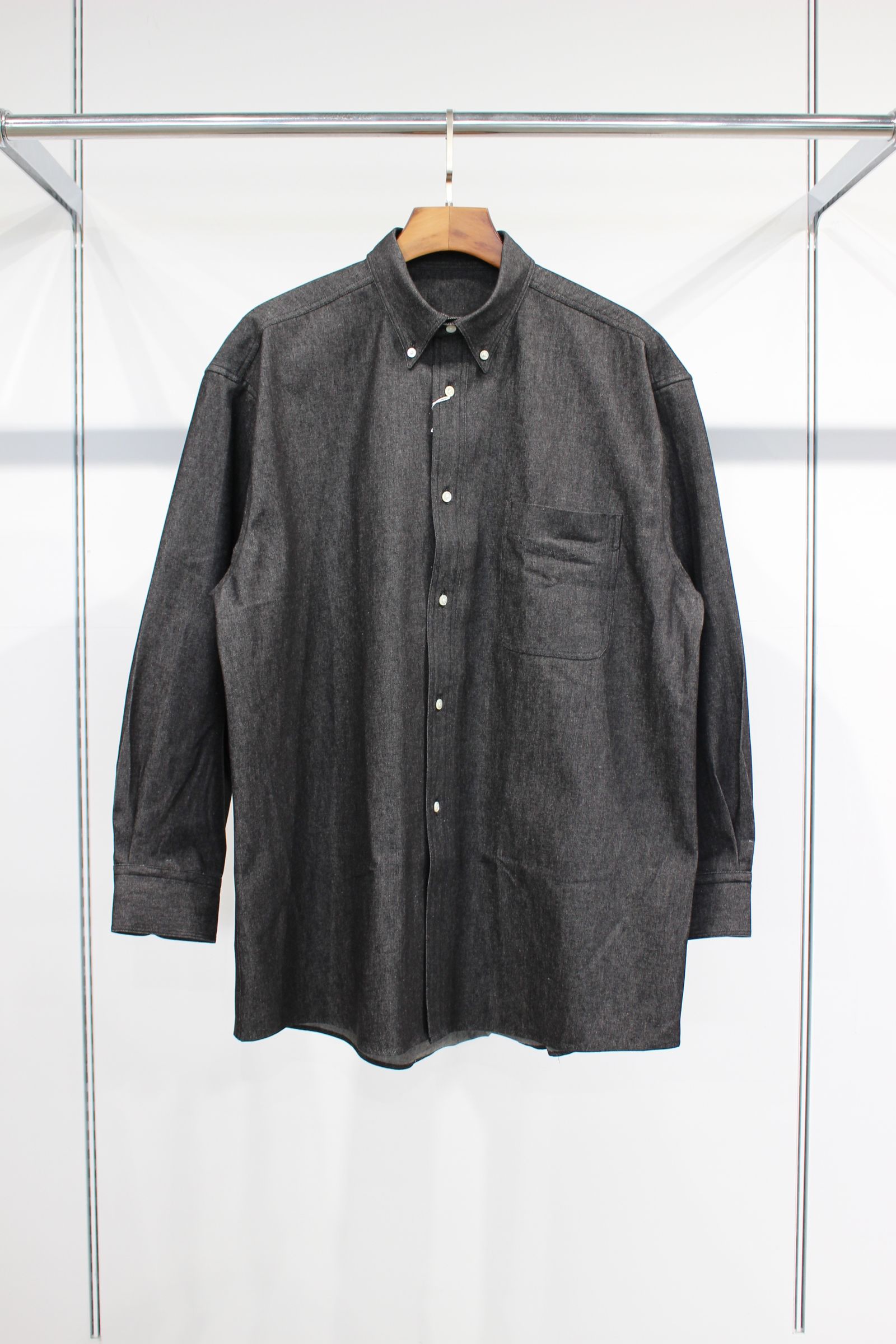 90'S FIT BLACK DENIM BUTTON DOWN SHIRT/BLACK DENIM