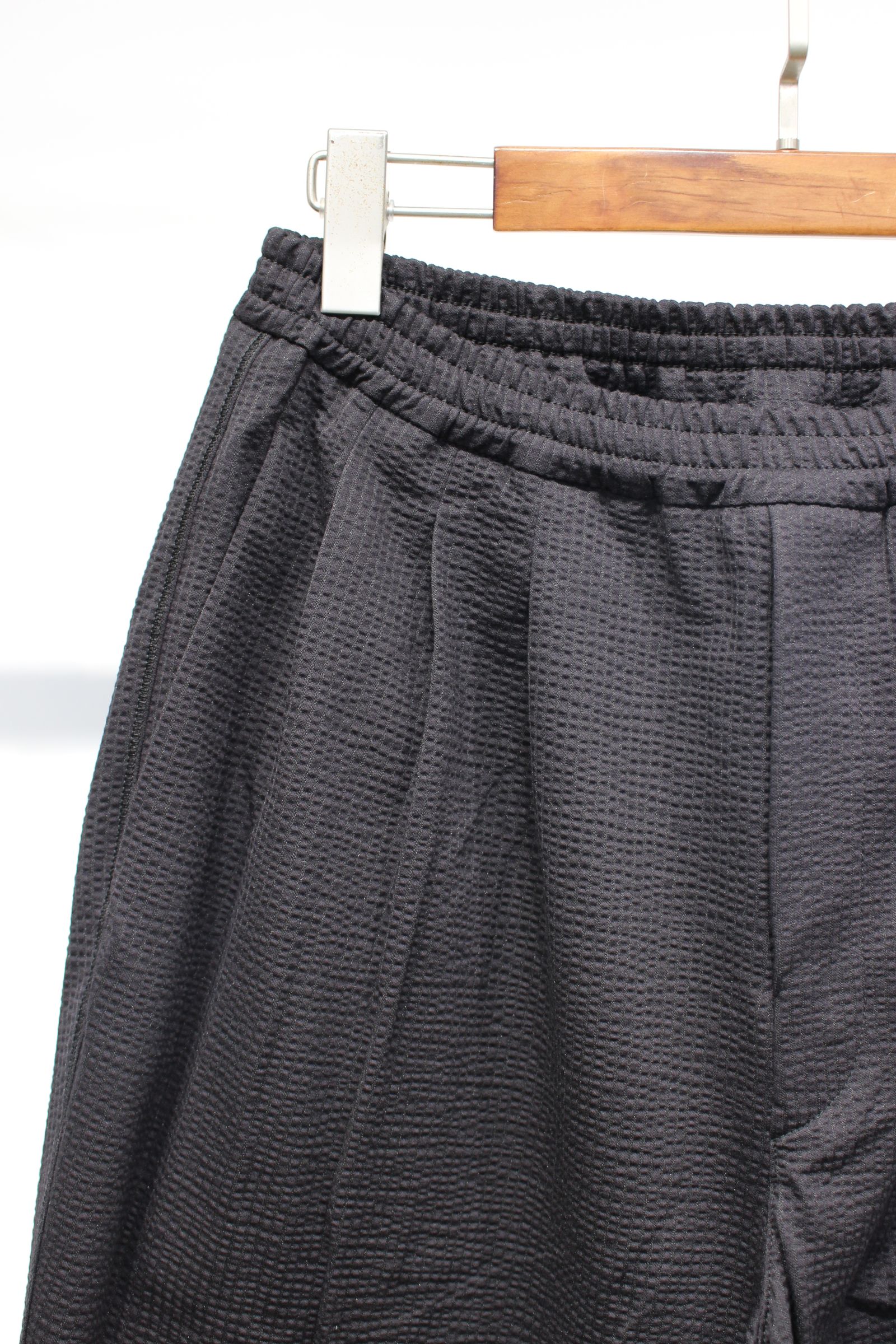 SEERSUCKER 3 TUCK PANTS | BLACK | イージーパンツ
