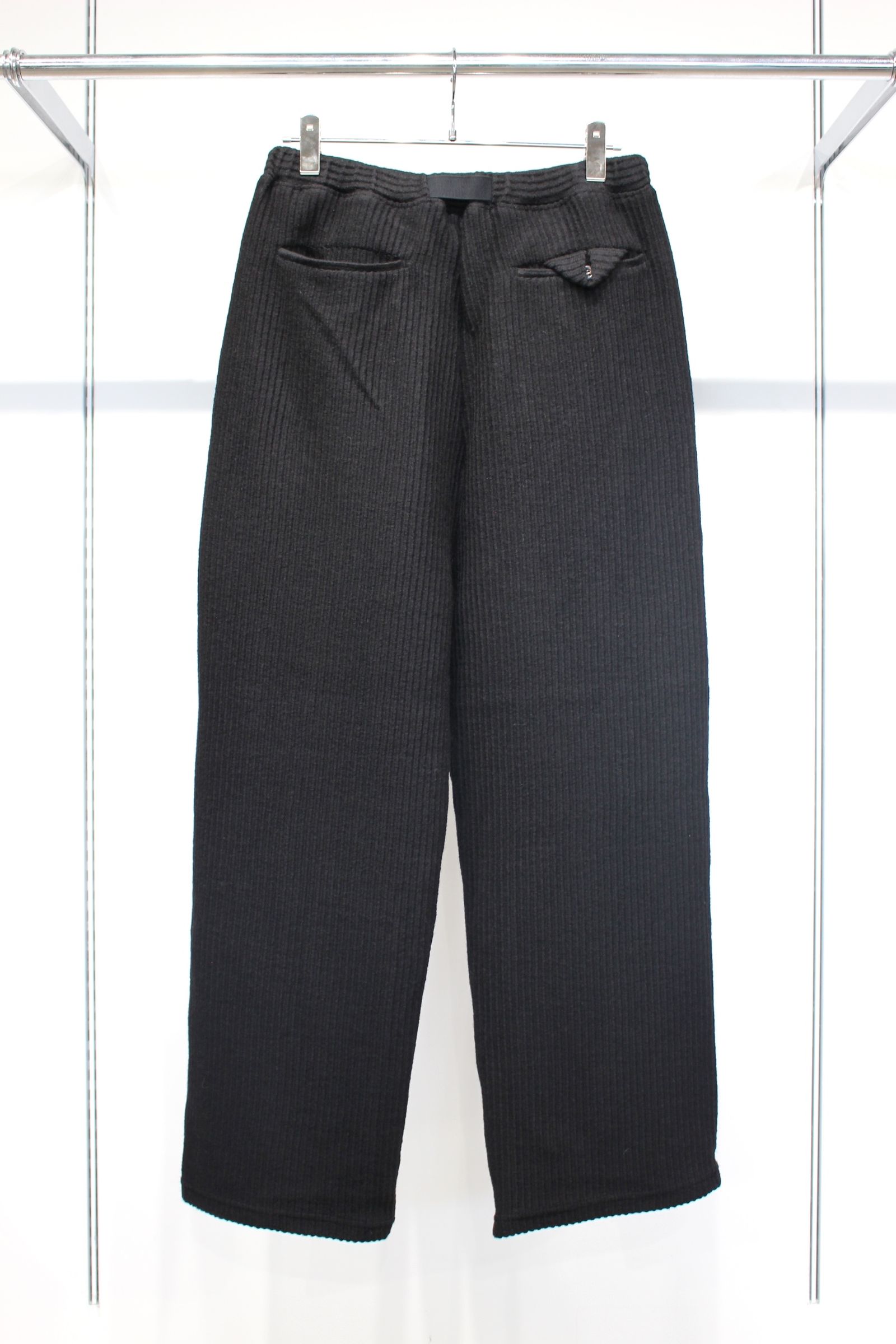 WOOLCORD BELTLESS SLACKS | BLACK | スラックス