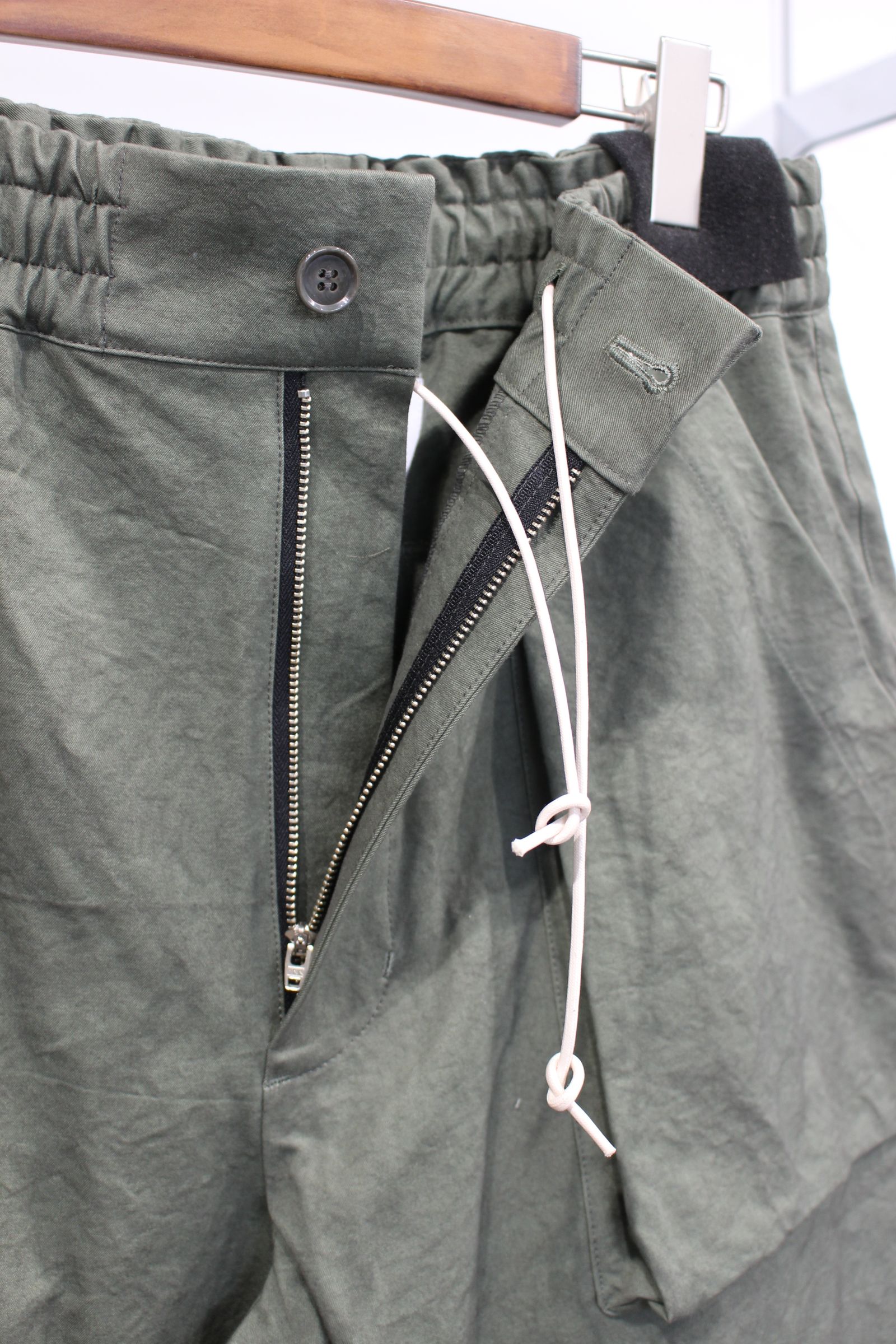[ラスト1点] SUN DRYING LIGHT HAND TWIL Wide Tapered Easy Pants | OLIVE | ワイドテーパードパンツ