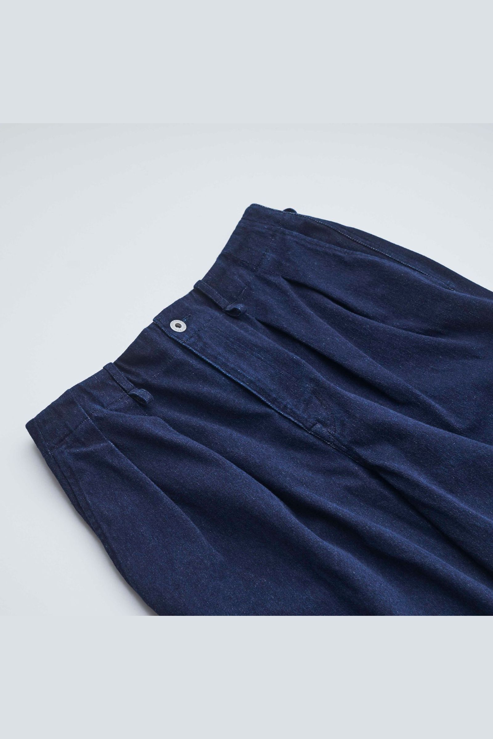 DENIM 2TUCK EZ WIDE SLACKS -INDIGO- | INDIGO | ニットデニム
