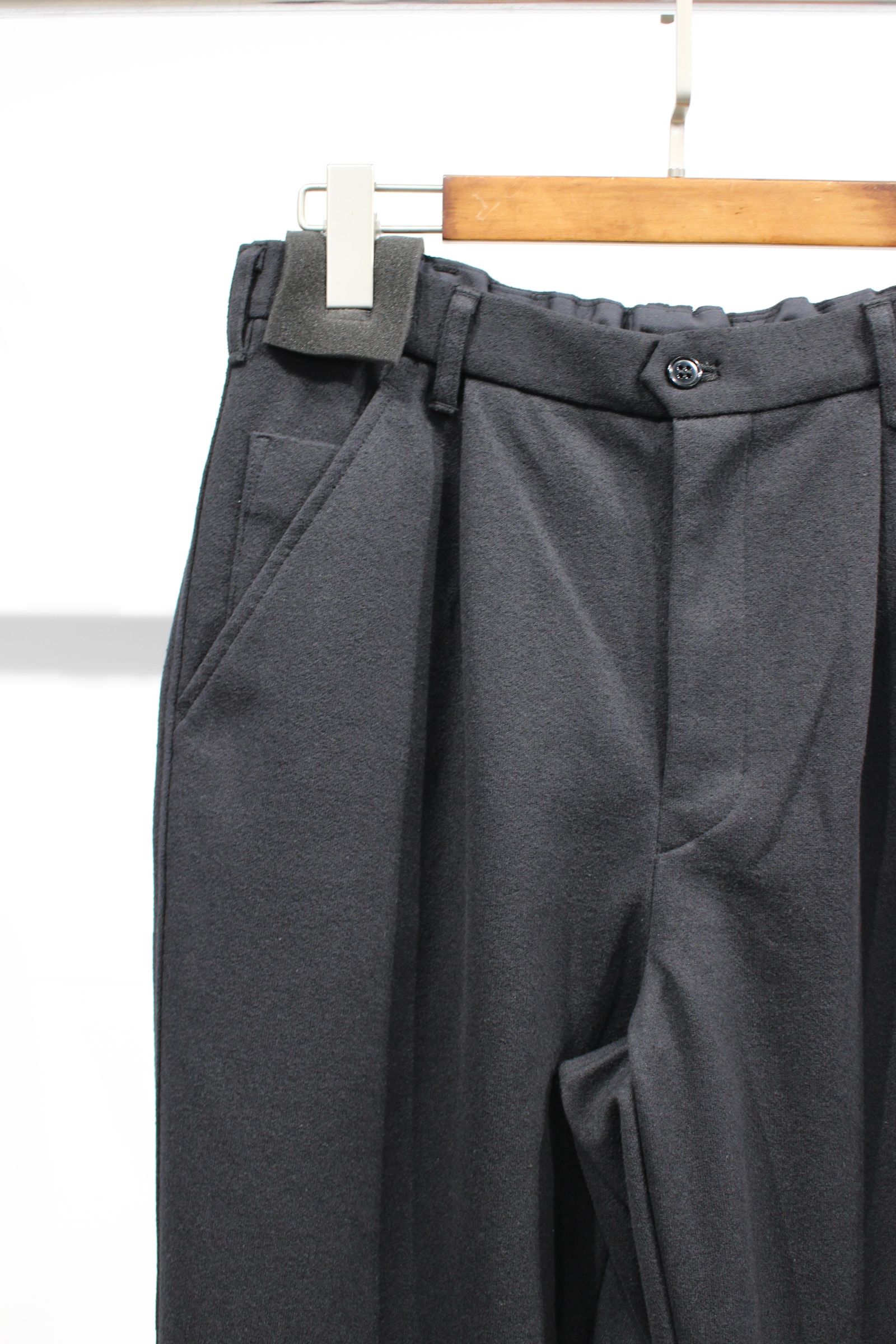 BOUCLE TAPERED TROUSERS/BLACK