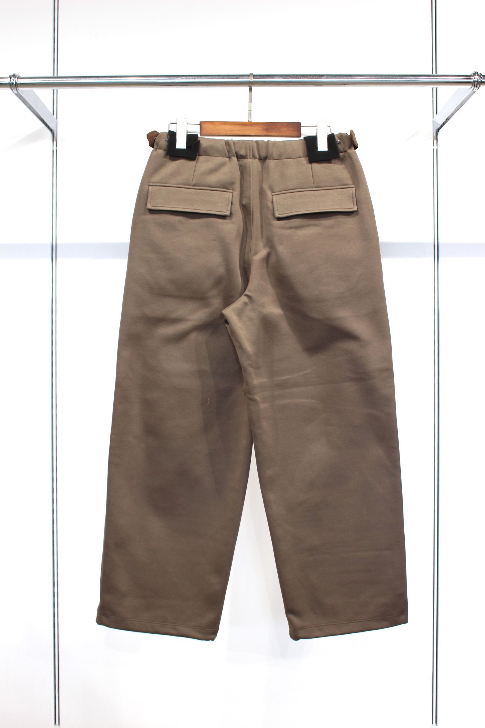STRAIGHT SILHOUETTE TAB PANTS -solid-/MOCHA