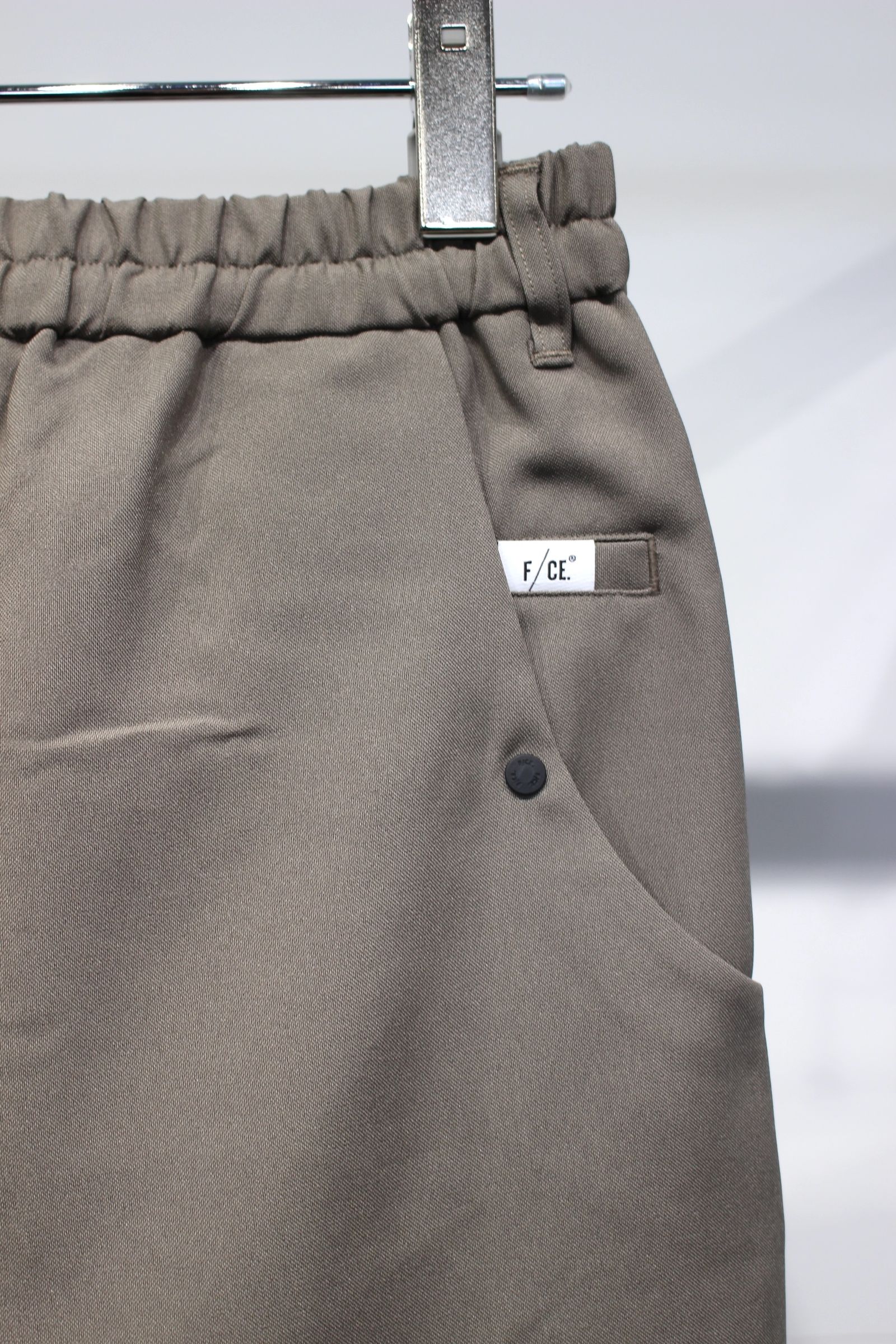 AIR BALLOON TROUSER | Beige | バルーンテーパードパンツ