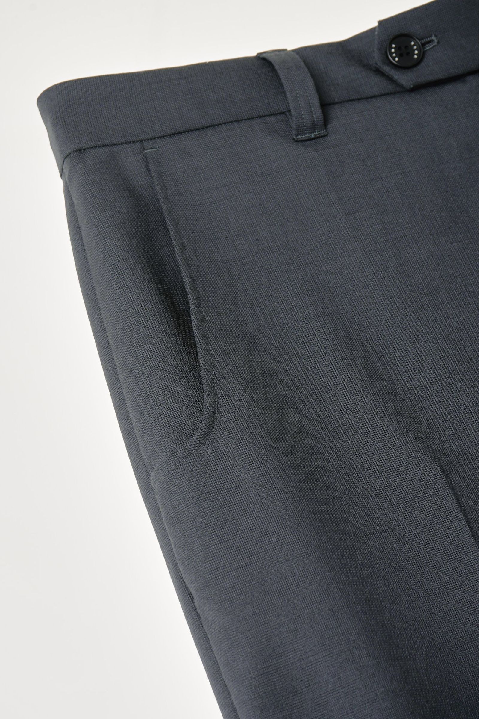 WOOL CALM SKIN STRAIGHT TROUSERS : DELTA SHAPE | BLACK | スラックス