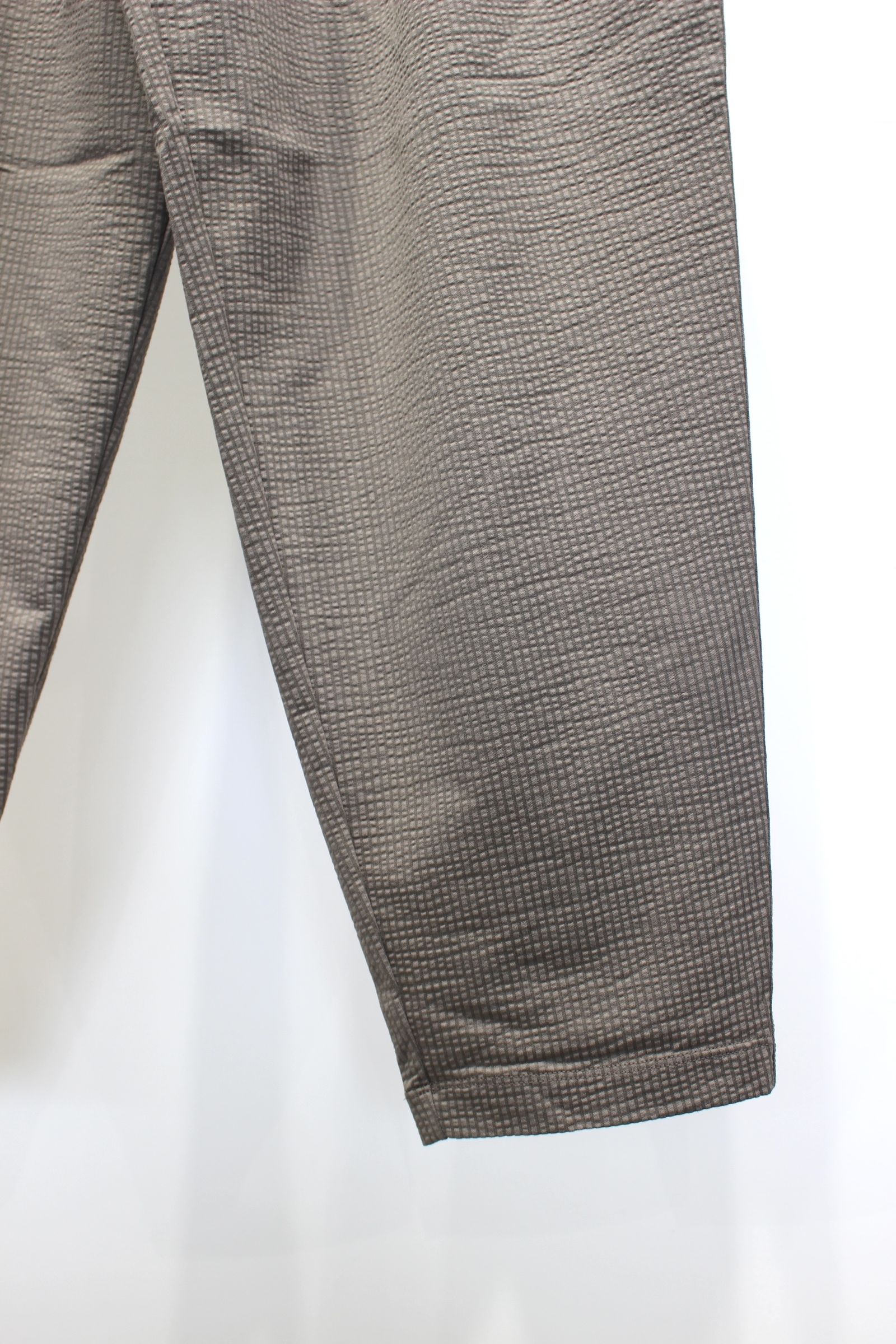 SEERSUCKER 3 TUCK PANTS | KHAKI | イージーパンツ