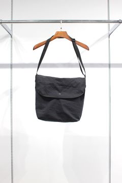 Large pocket/BLACK