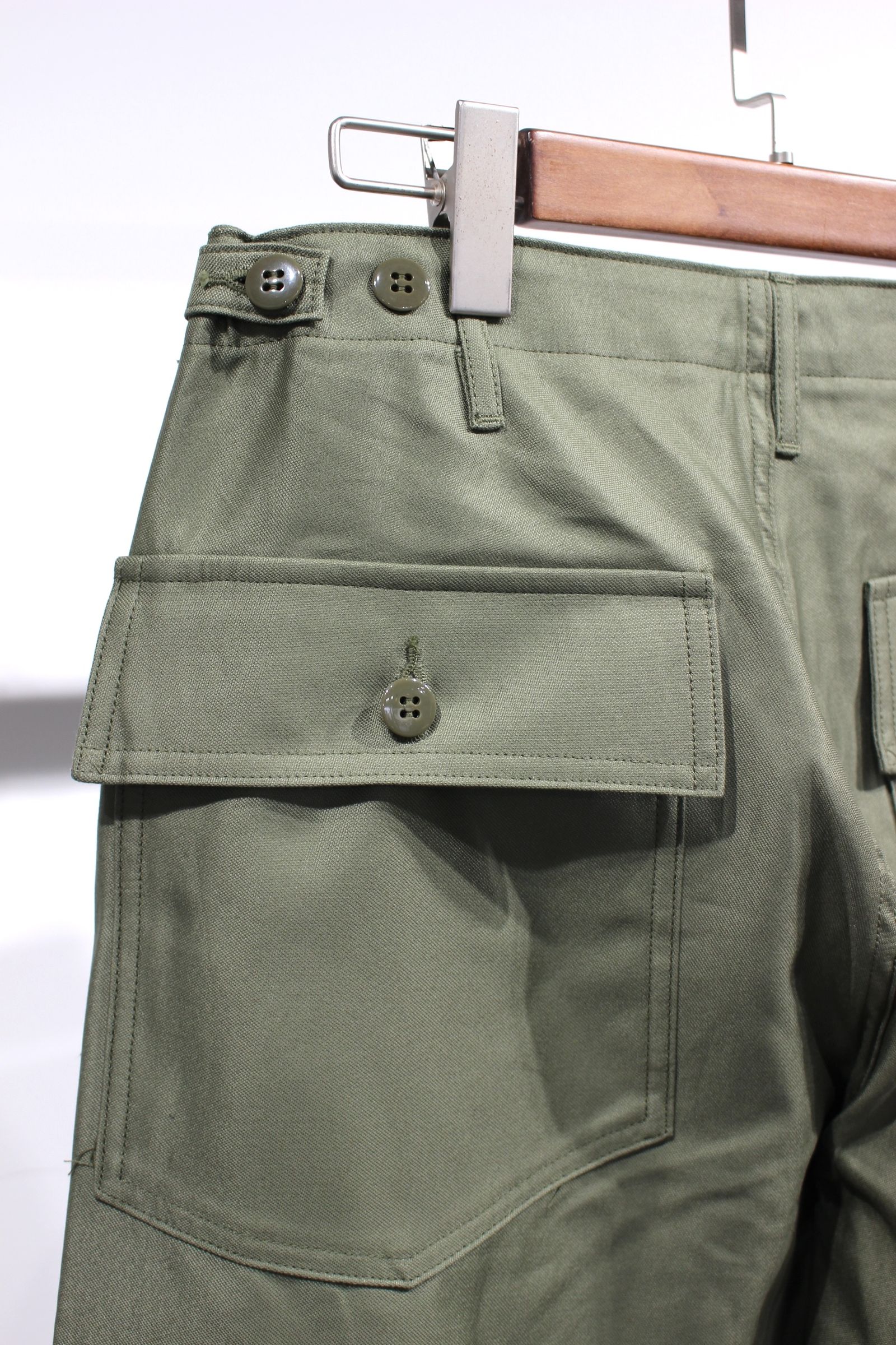 INTERIM - [ラスト1点] GIZA BACK SATIN BAKER PANTS/OLIVE | NapsNote