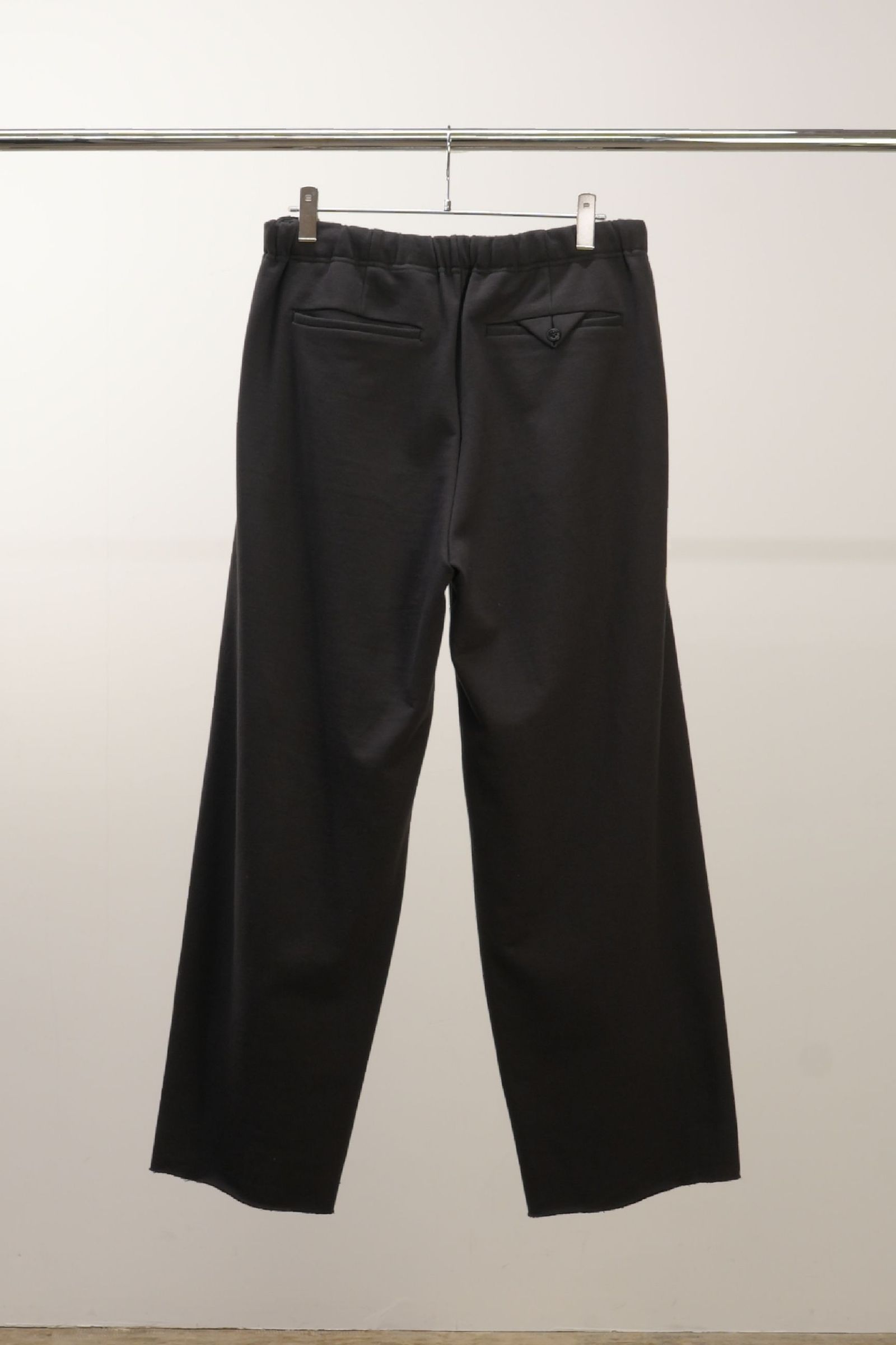 TUCK SWEAT PANTS | D.OLIVE | スウェットパンツ