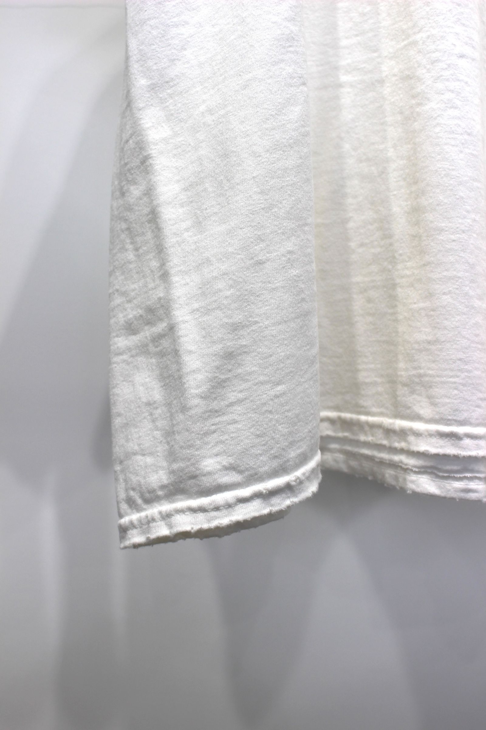 EMBROIDERY DYED T-SHIRT | WHITE | カットソー