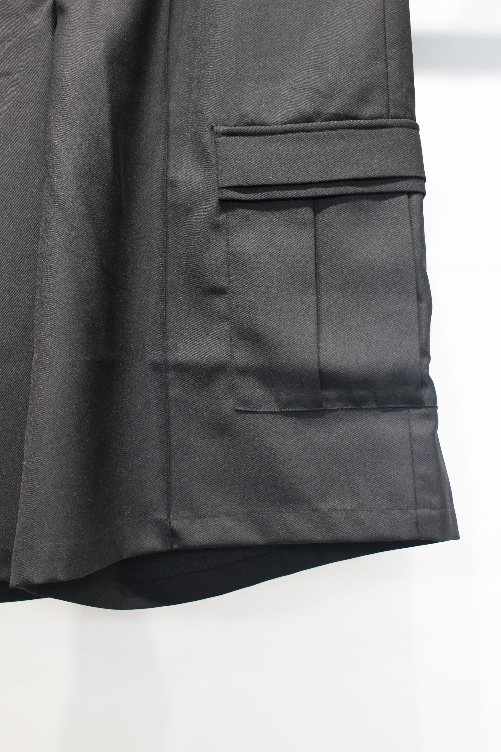 TWISTPOLYESTER WIDE SHORTS | Black | ワイドショーツ