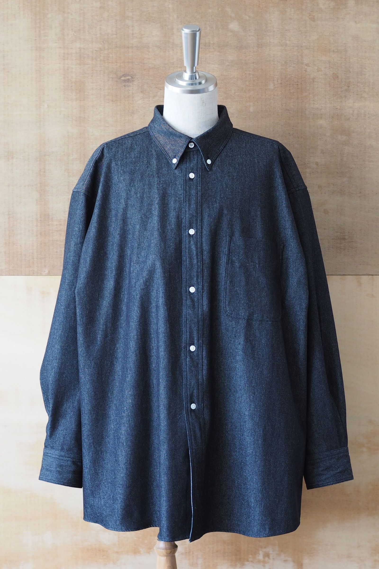 90'S FIT BLACK DENIM BUTTON DOWN SHIRT/BLACK DENIM