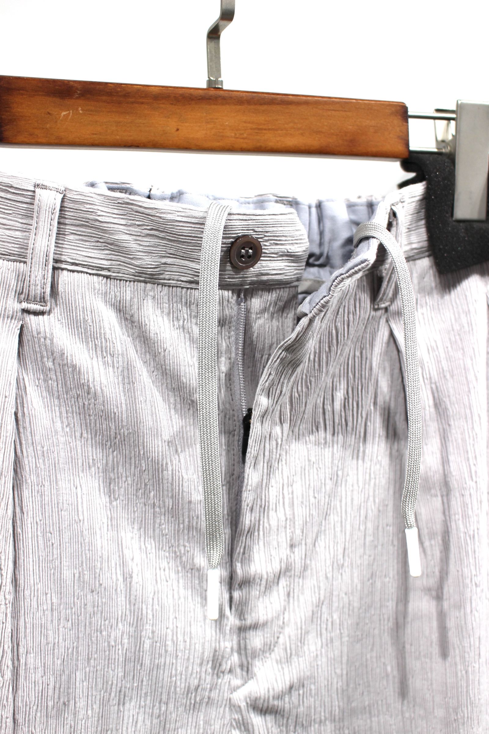 YORYU CREPE TAPERED TROUSERS/LT.GRAY