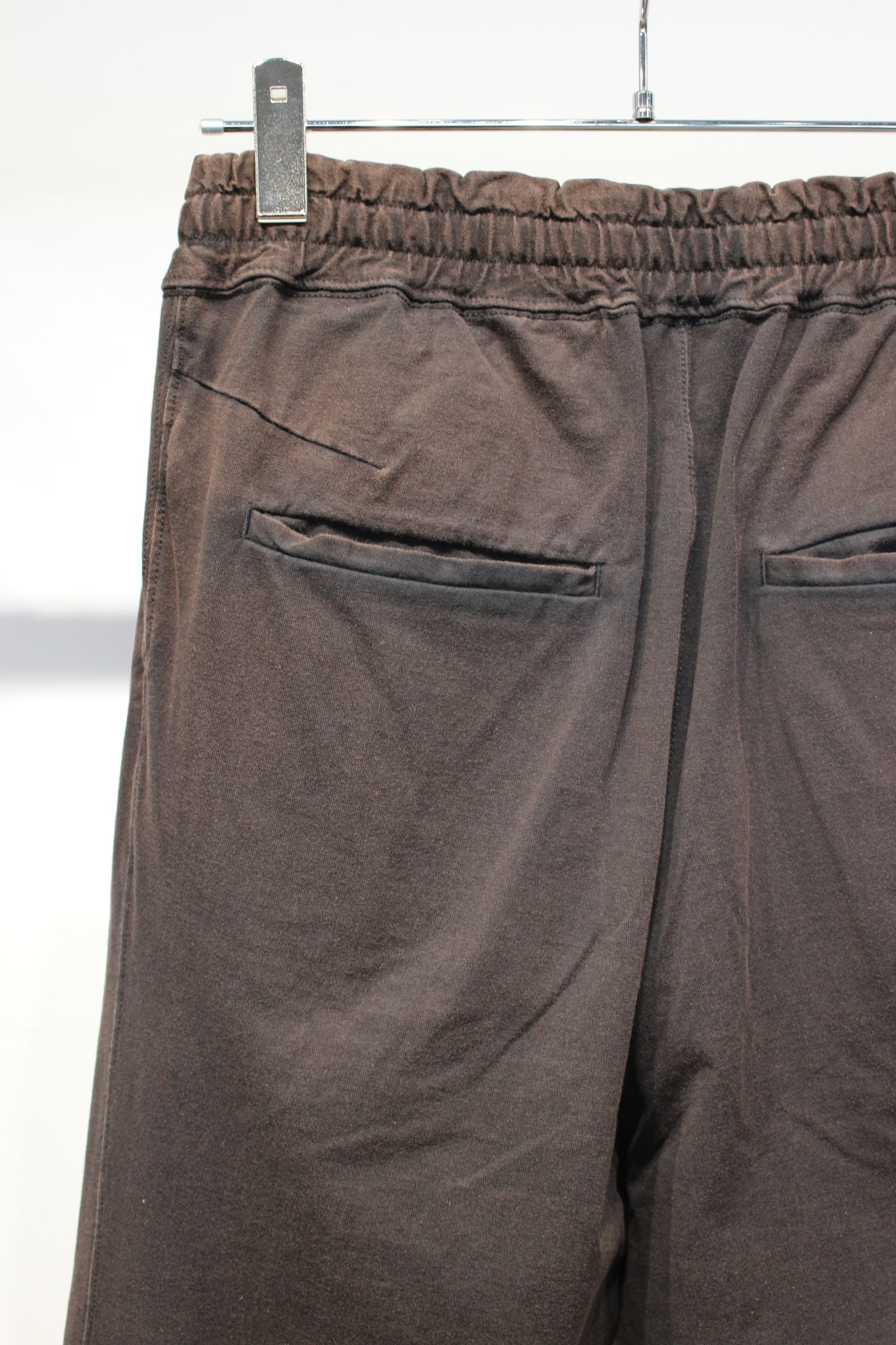 DRAPE WIDE EASY CUT SLACKS | BLACK | スラックス