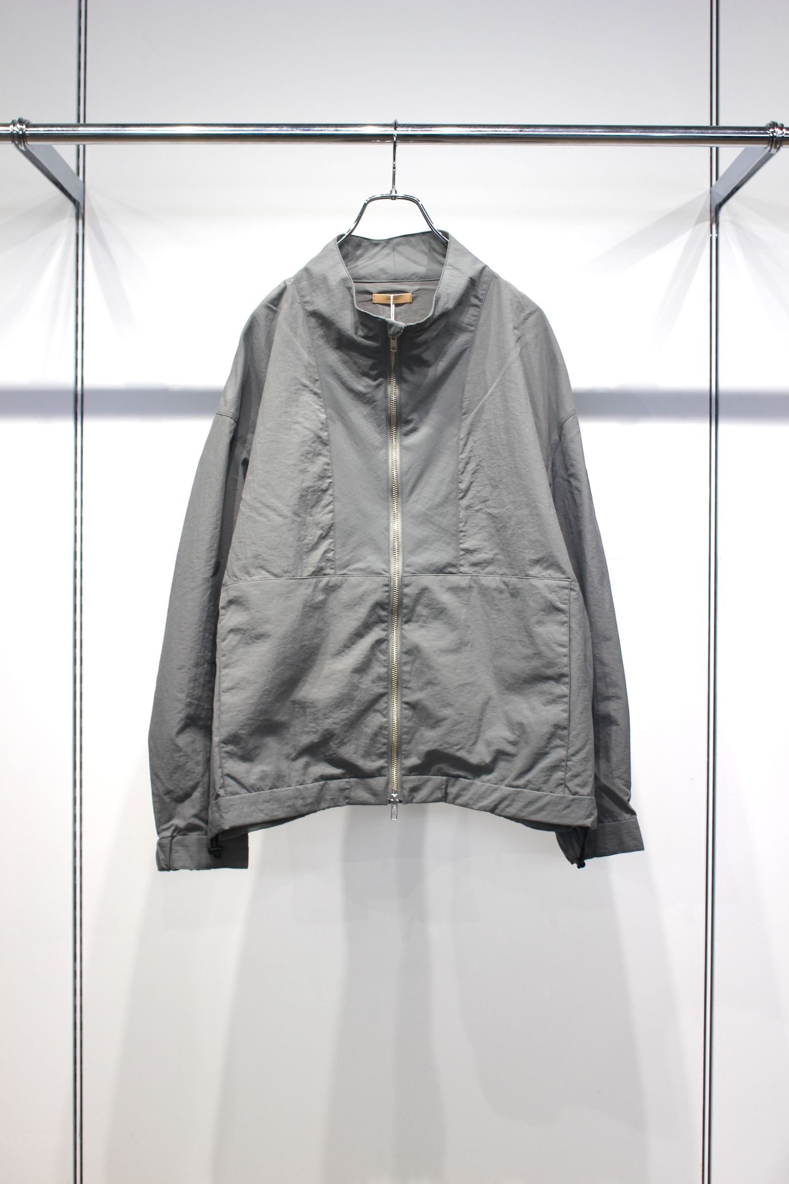 LIGHT SHELL STAND BLOUSON | SAGE GRAY | ナイロンジャケット