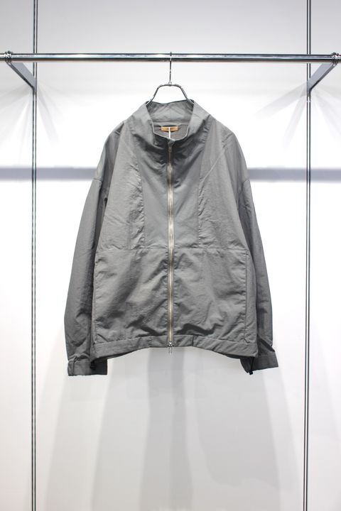 LIGHT SHELL STAND BLOUSON | SAGE GRAY | ナイロンジャケット