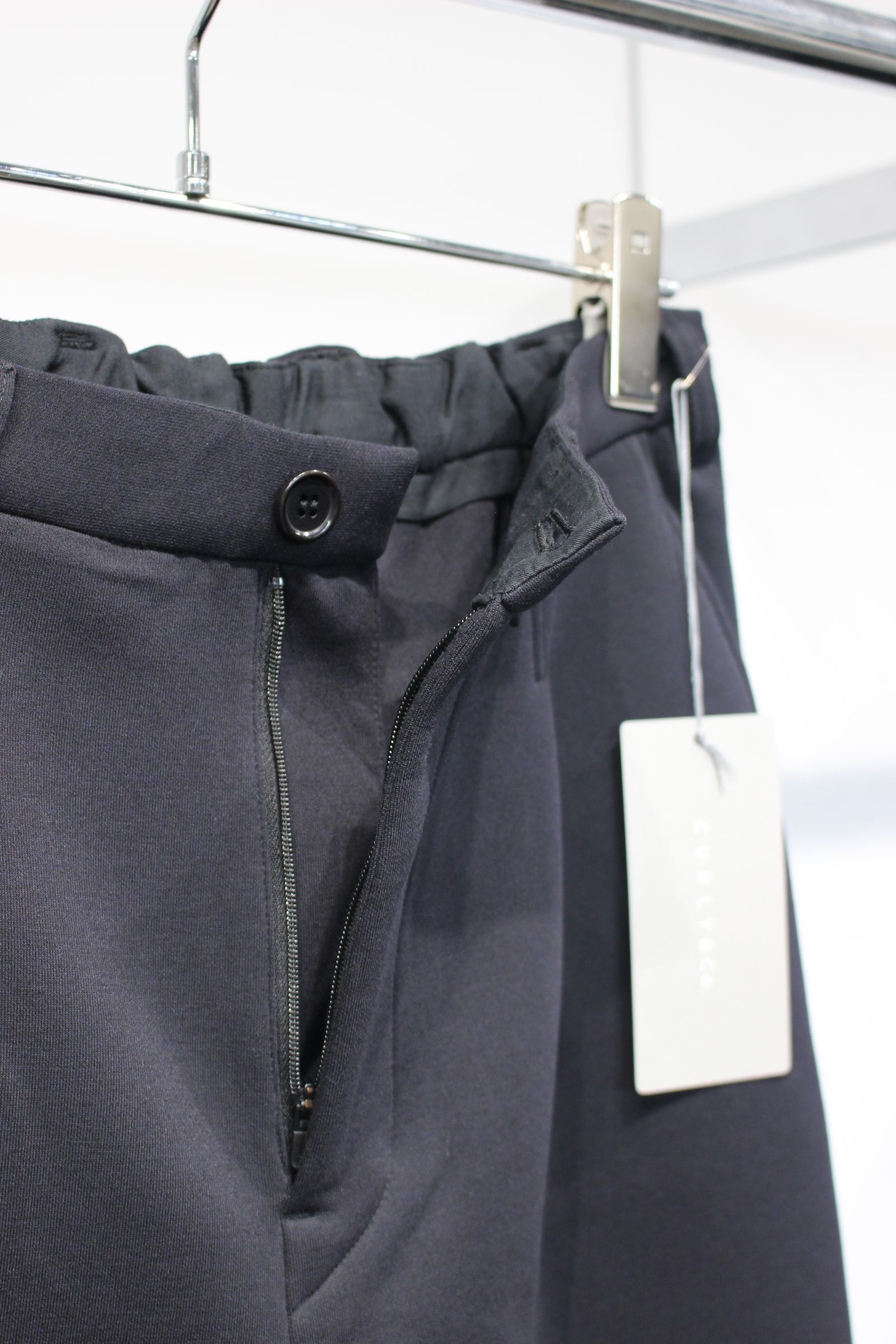 AIR DOUBLE-KNIT STRAIGHT PANTS | BLACK | 1タックパンツ