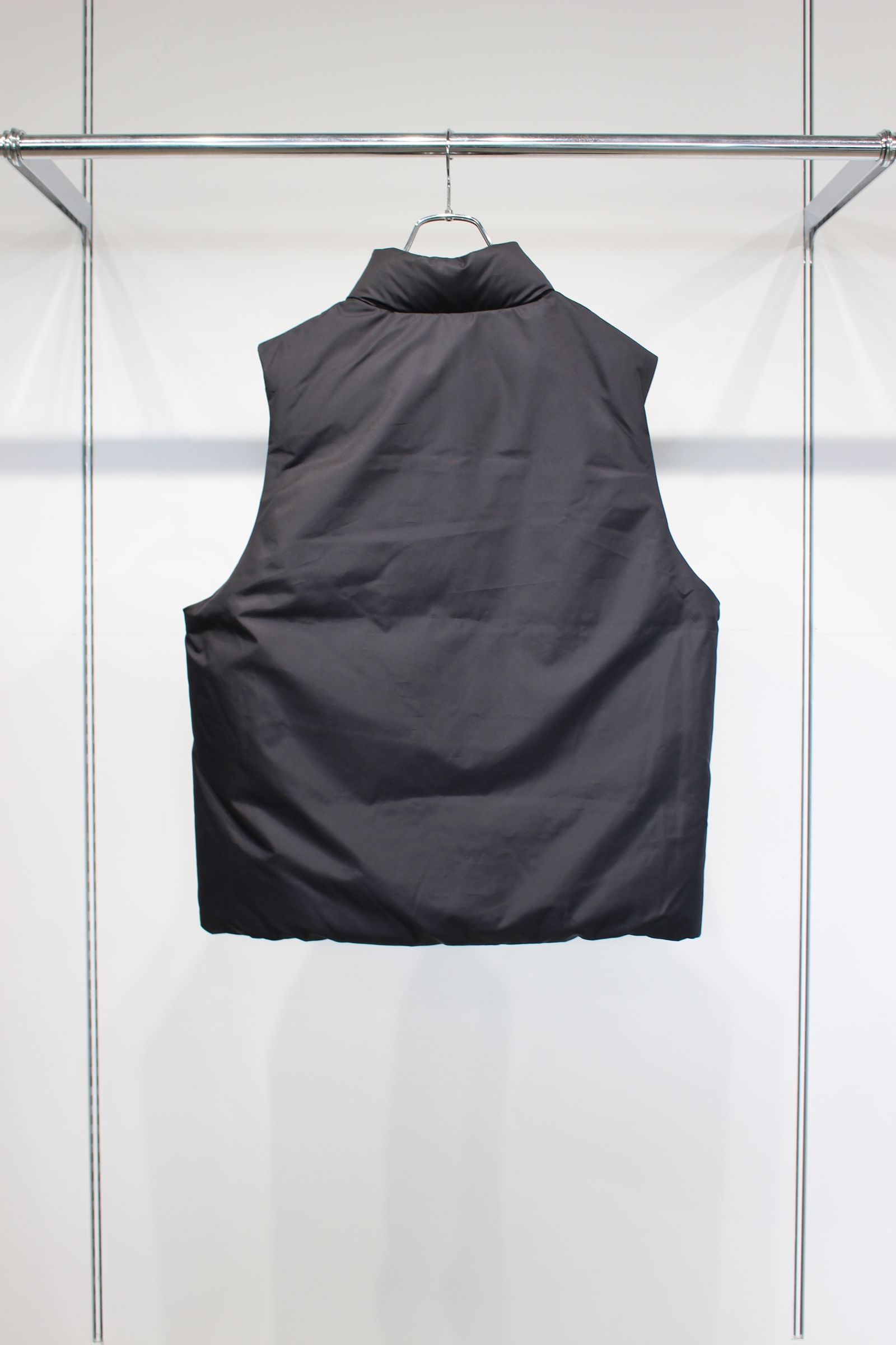CURVY QUILT DOWN VEST | BLACK | ダウンベスト