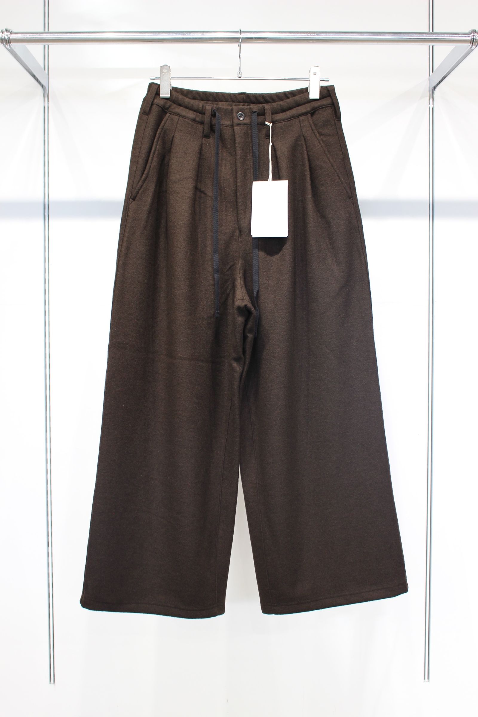 WOOL WIDE EASY TUCK SLACKS | D.BROWN | スラックス
