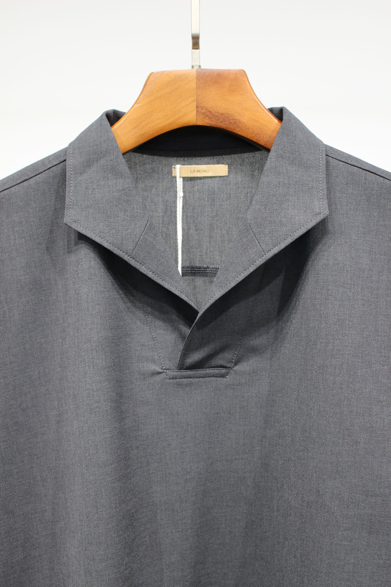 SKIPPER SHARI SHIRTS | CHACOAL | スキッパーシャツ