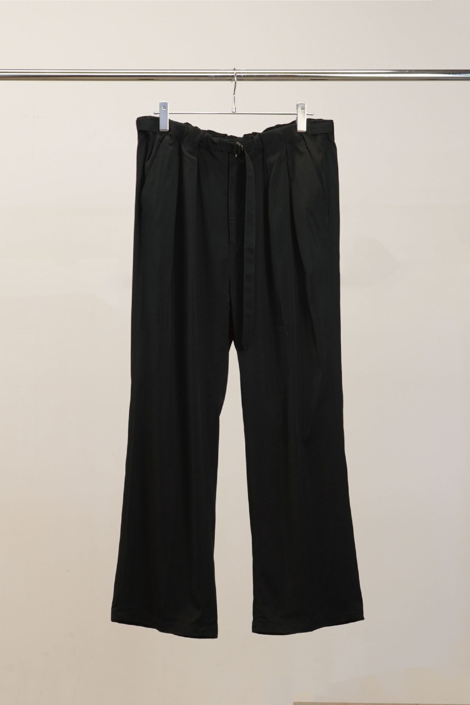 ANCELLM - VISCOSE BELT-LESS TROUSERS | BLACK | スラックス | NapsNote