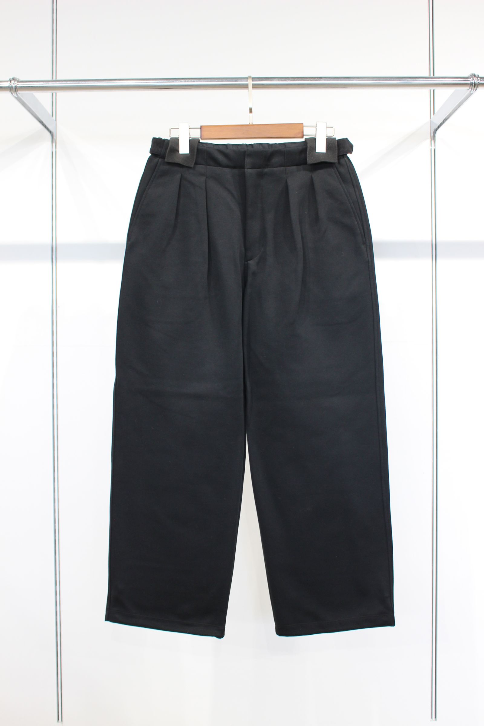 ブランドのギフト CURLY&Co. - STRAIGHT SILHOUETTE TAB PANTS -solid-/BLACK パンツ