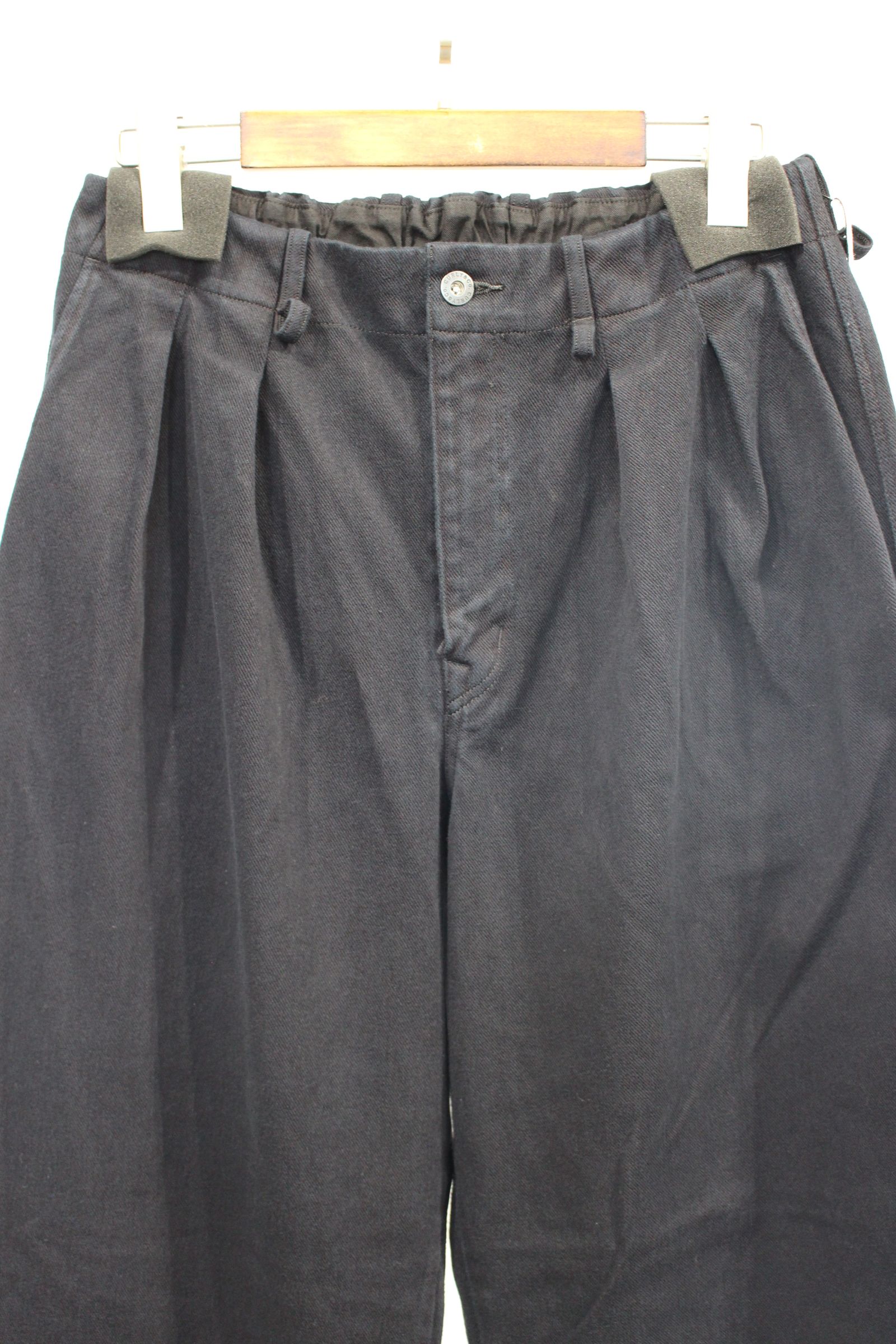 CURLY&Co. - DENIM 2TUCK EZ WIDE SLACKS -overdyed- | BLACK