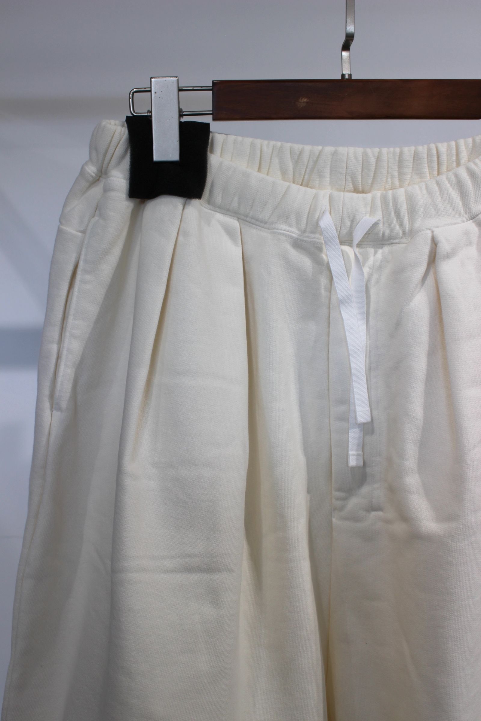 3/4 TUCK SWEAT SHORTS | WHITE | ショーツ
