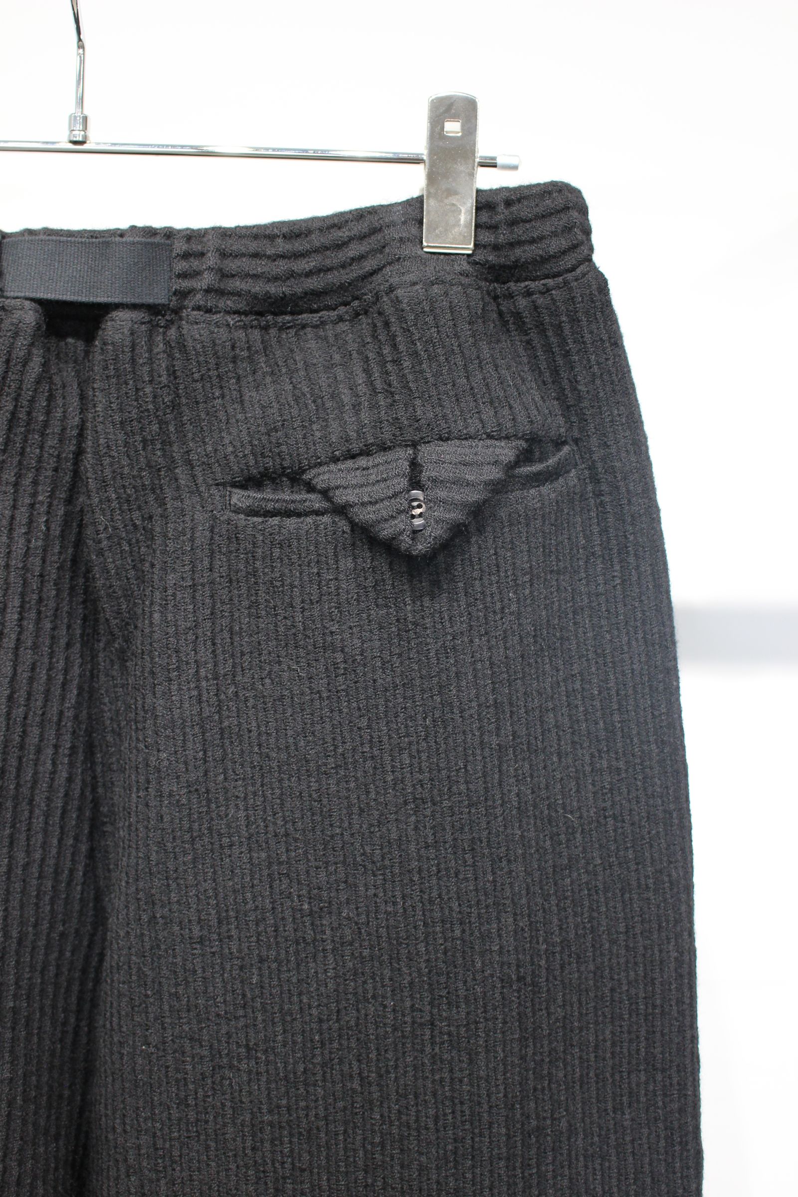 WOOLCORD BELTLESS SLACKS | BLACK | スラックス