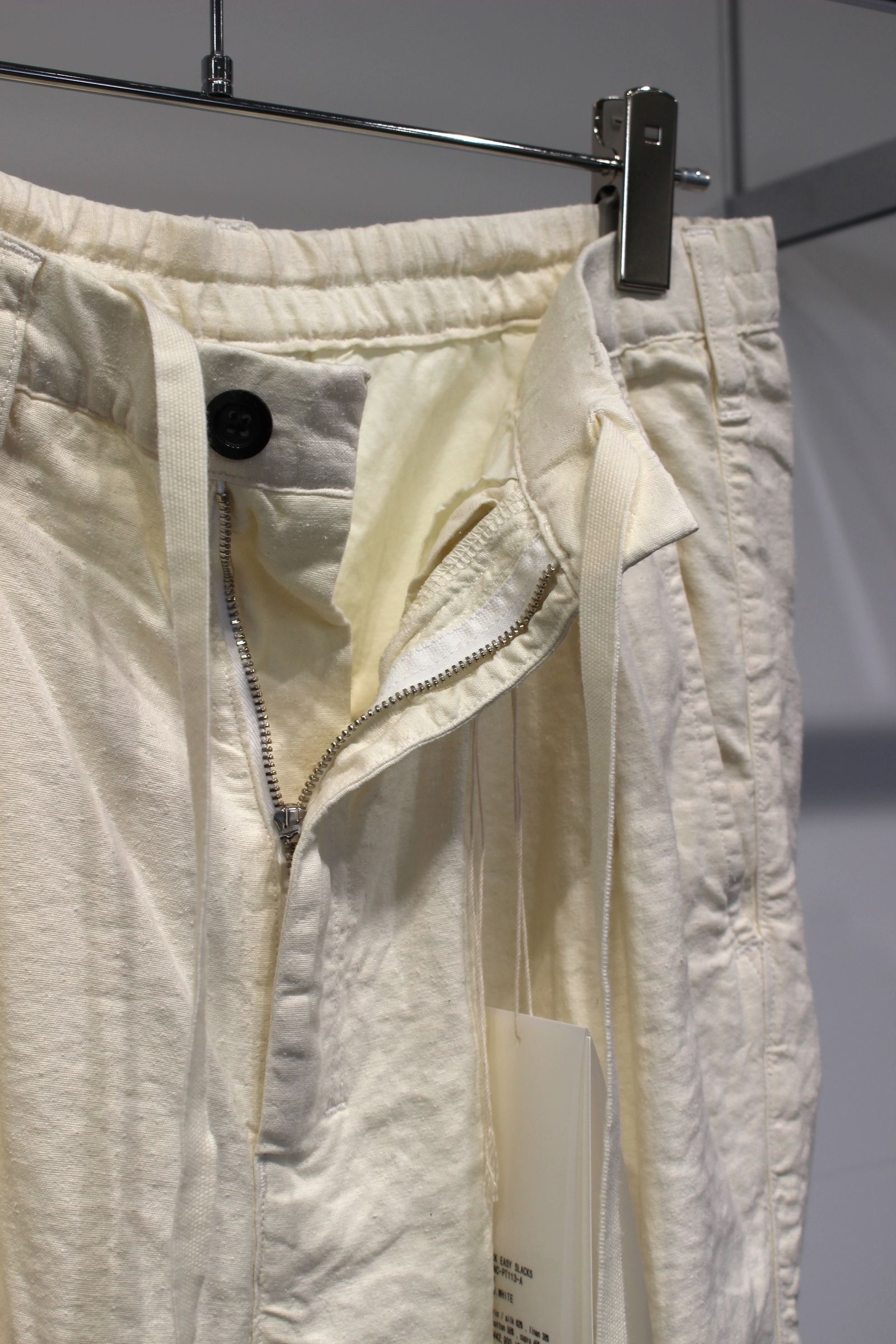S/L TUCK EASY SLACKS | D.WHITE | スラックス