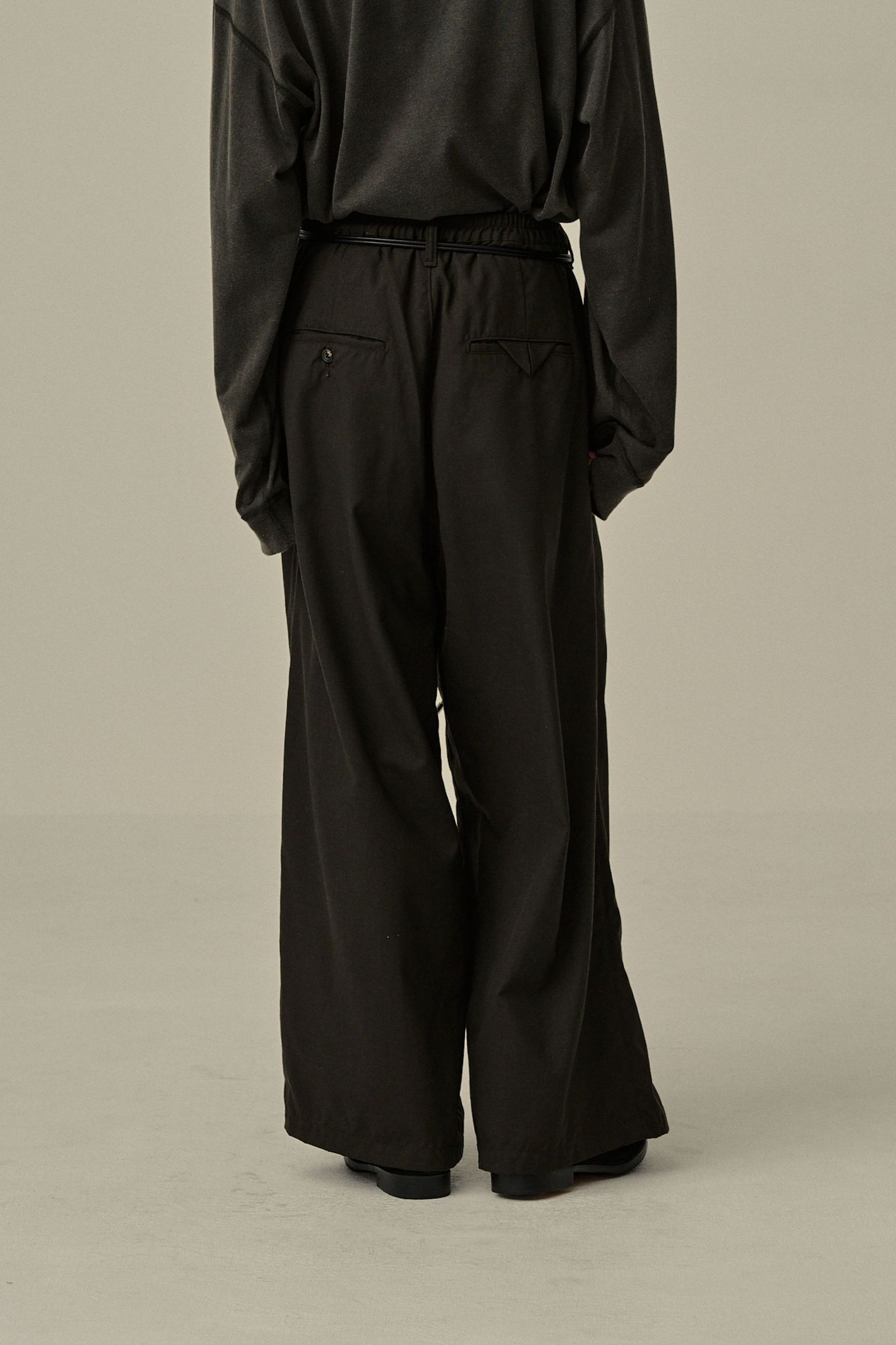 WOOL CALMSSKIN TUCK EASY SLACKS | OLIVE | スラックス