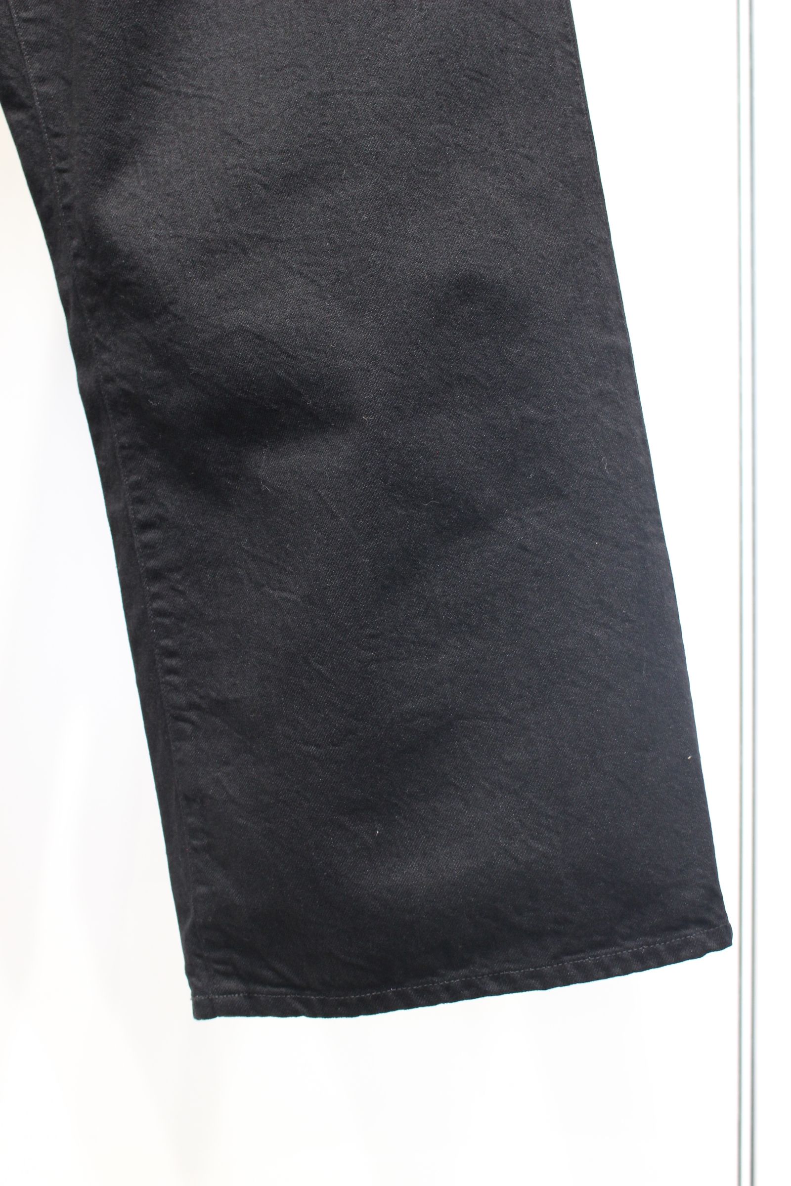ONE TUCK DENIM PANTS | BLACK | デニム
