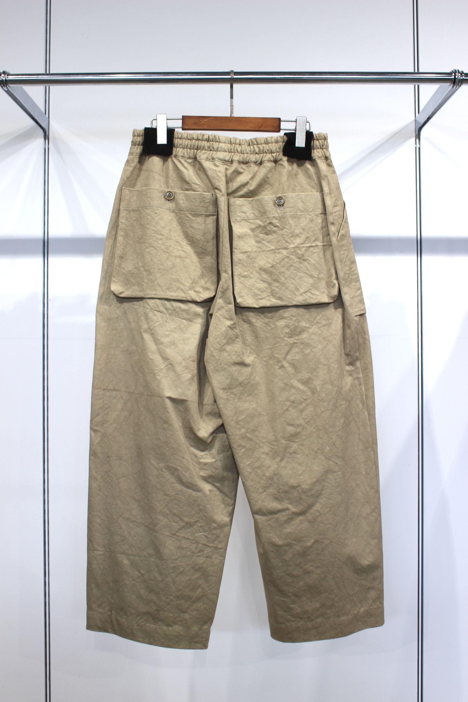 [ラスト1点] SUN DRYING LIGHT HAND TWIL Wide Tapered Easy Pants | BEIGE | ワイドテーパードパンツ